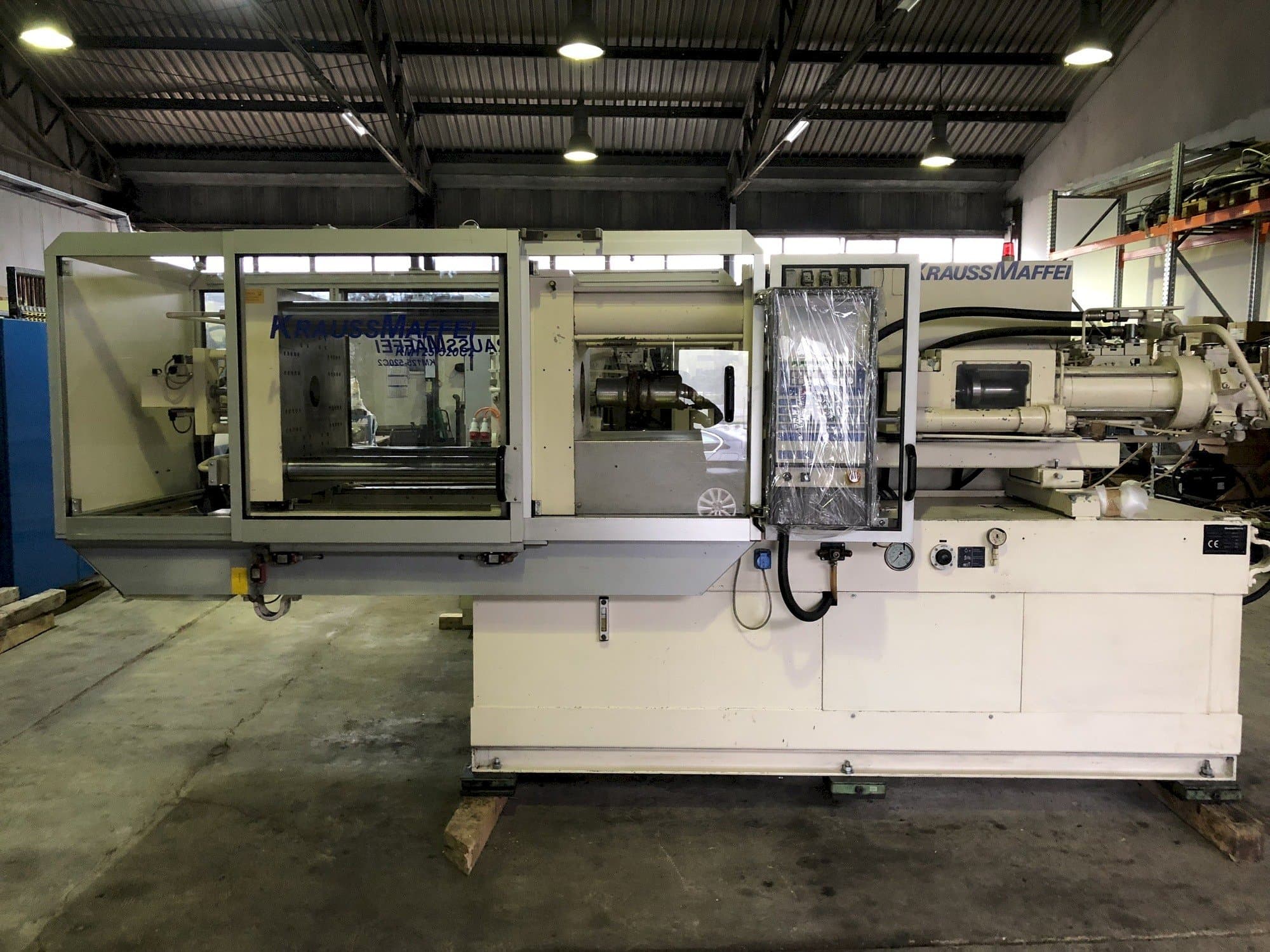 Vooraanzicht  van Krauss Maffei 125-520  machine