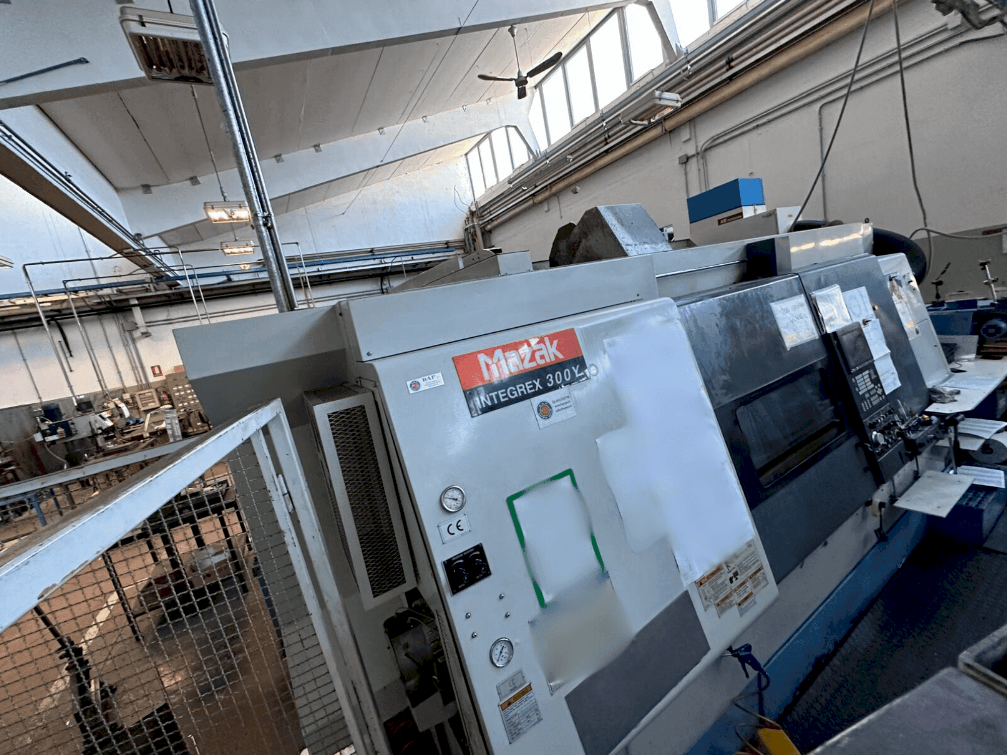 Vooraanzicht  van Mazak INTEGREX 300Y  machine