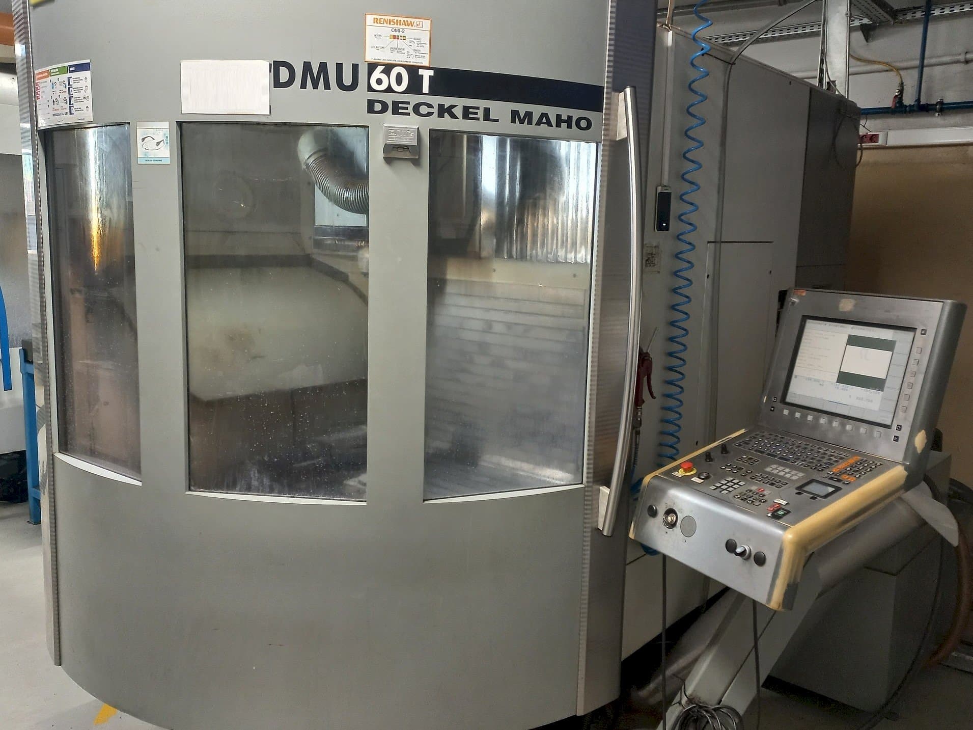 Vooraanzicht  van DMG DMU 60T  machine