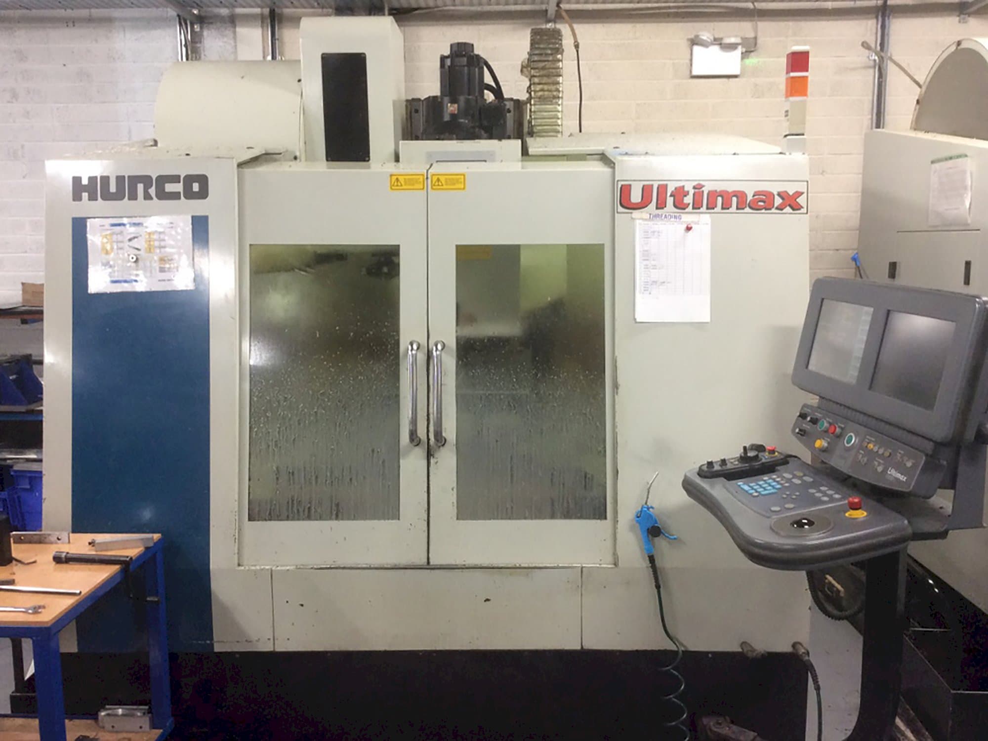 Vooraanzicht  van Hurco Ultimax VMX30 machine
