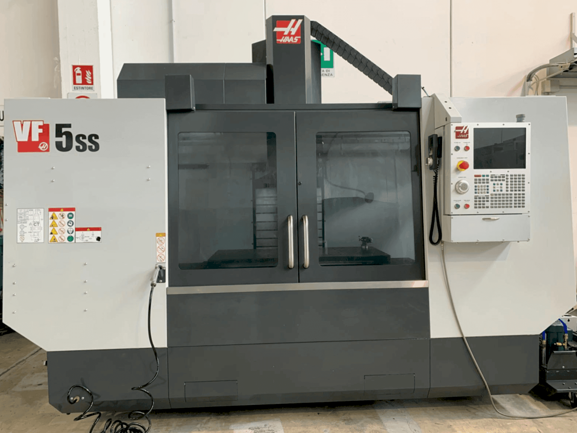 Vooraanzicht  van HAAS VF5SS  machine