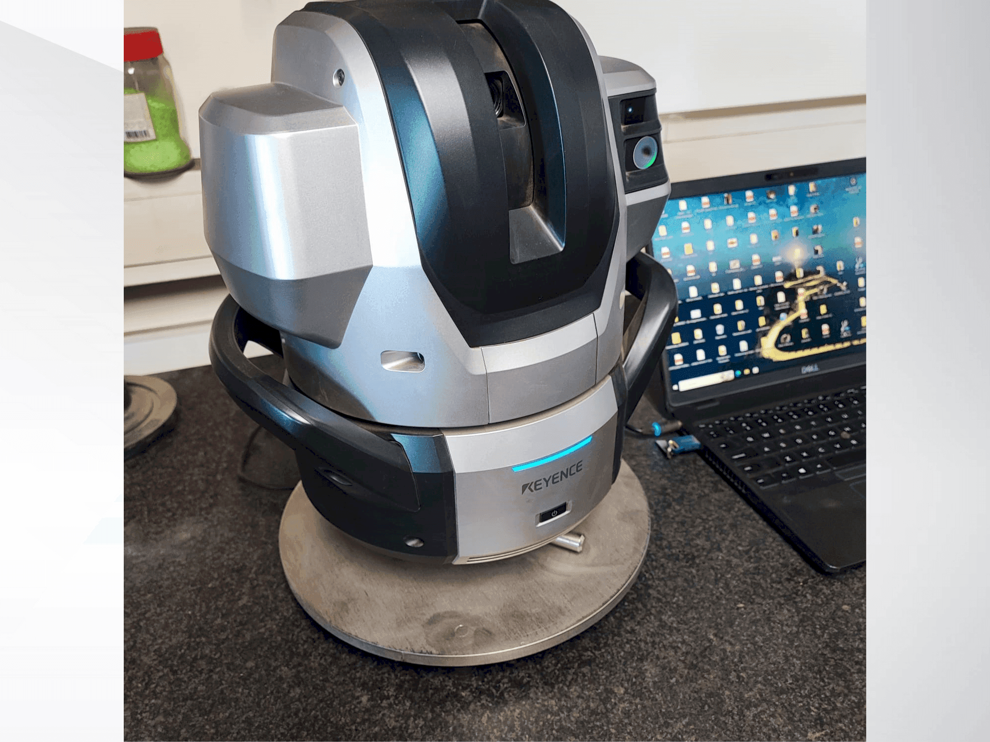 Vooraanzicht  van KEYENCE WM 3000  machine