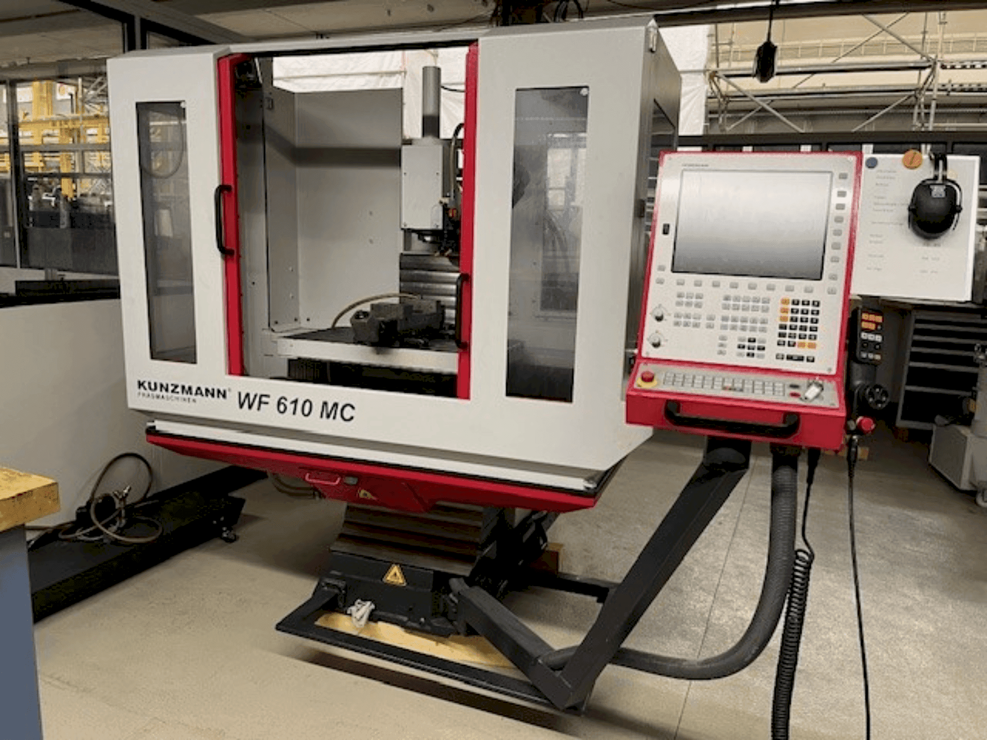 Vooraanzicht  van KUNZMANN WF 610MC  machine