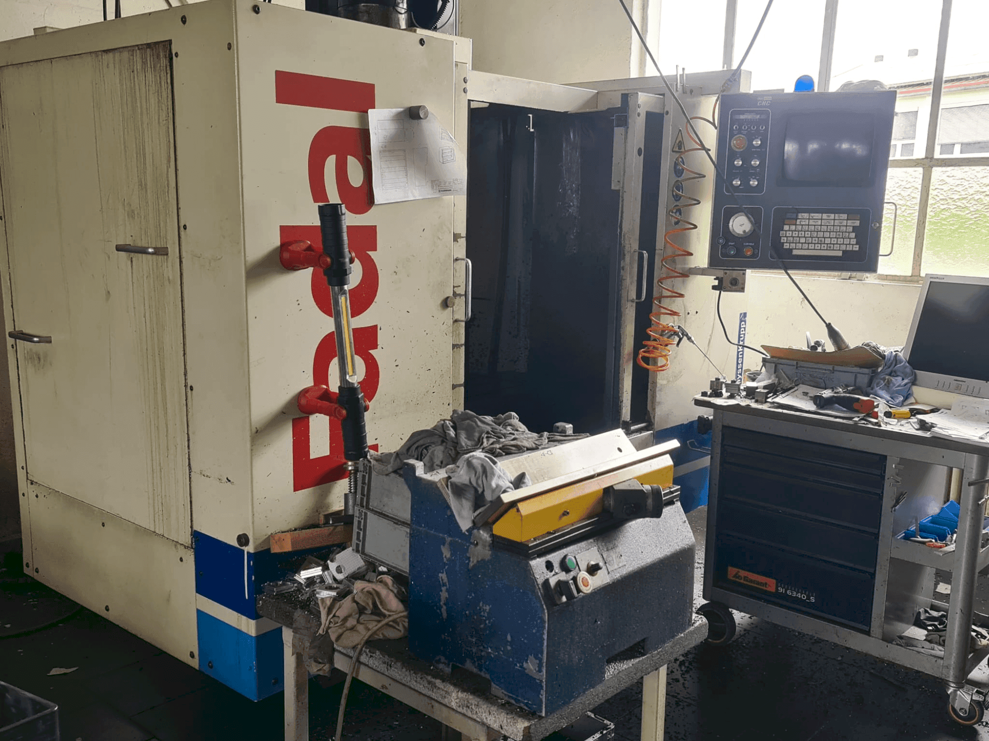 Vooraanzicht  van FADAL 910  machine