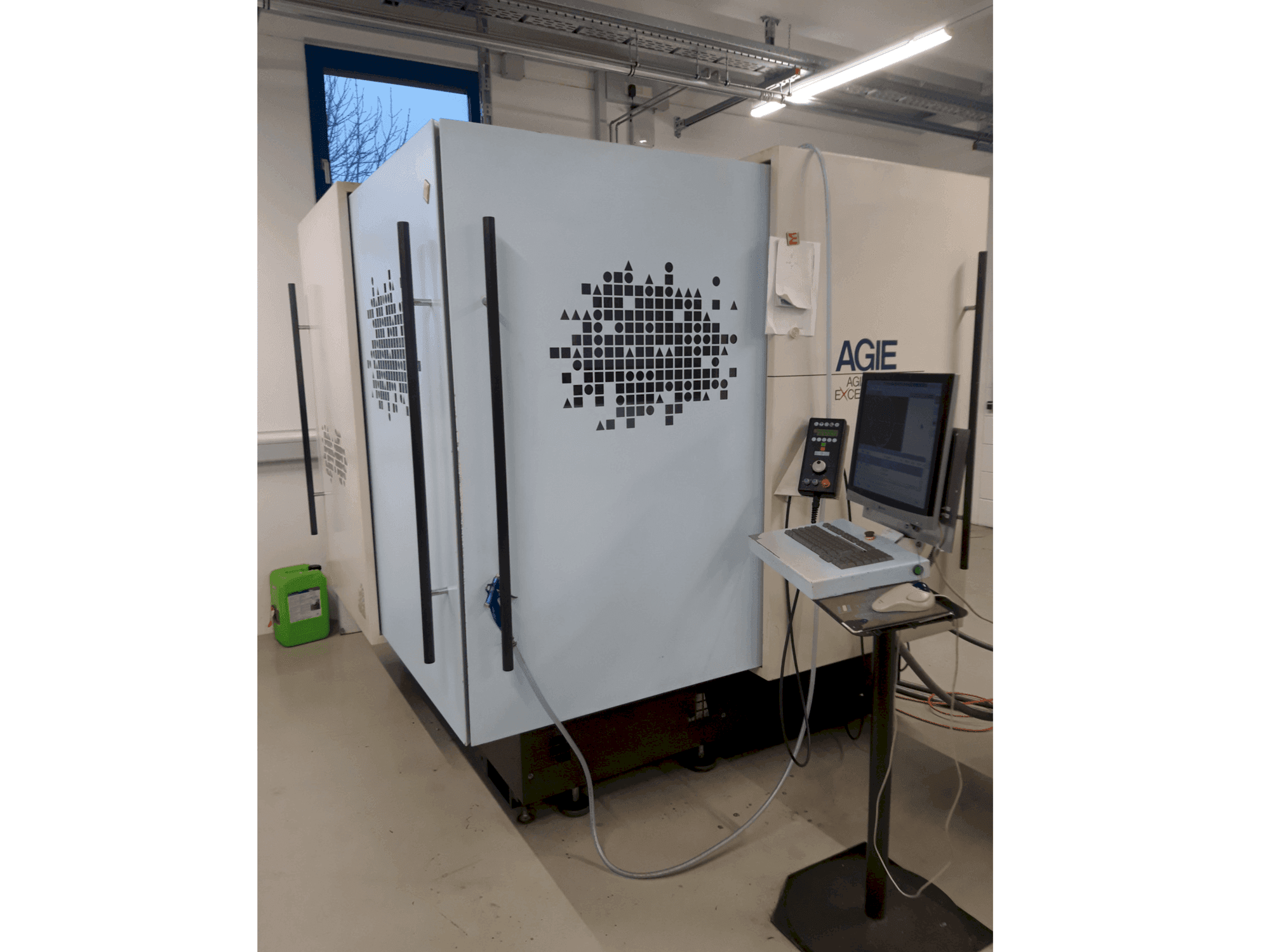 Vooraanzicht  van AGIE Agiecut Excellence 2F  machine