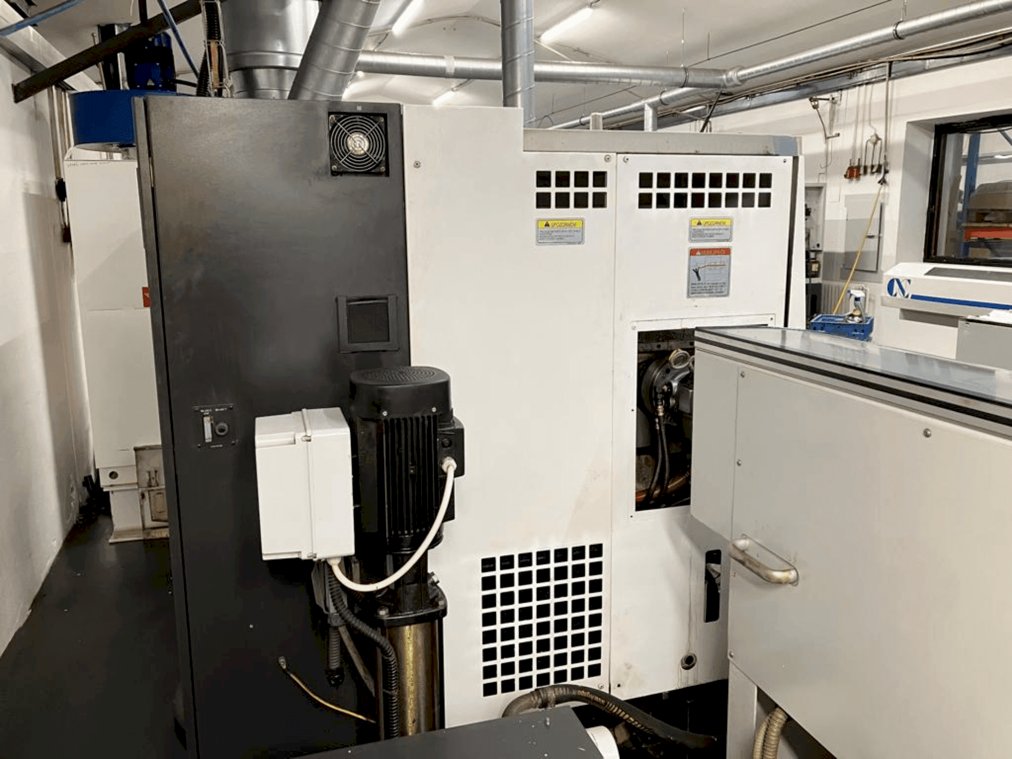 Vooraanzicht  van Okuma LB2000EXII MC  machine