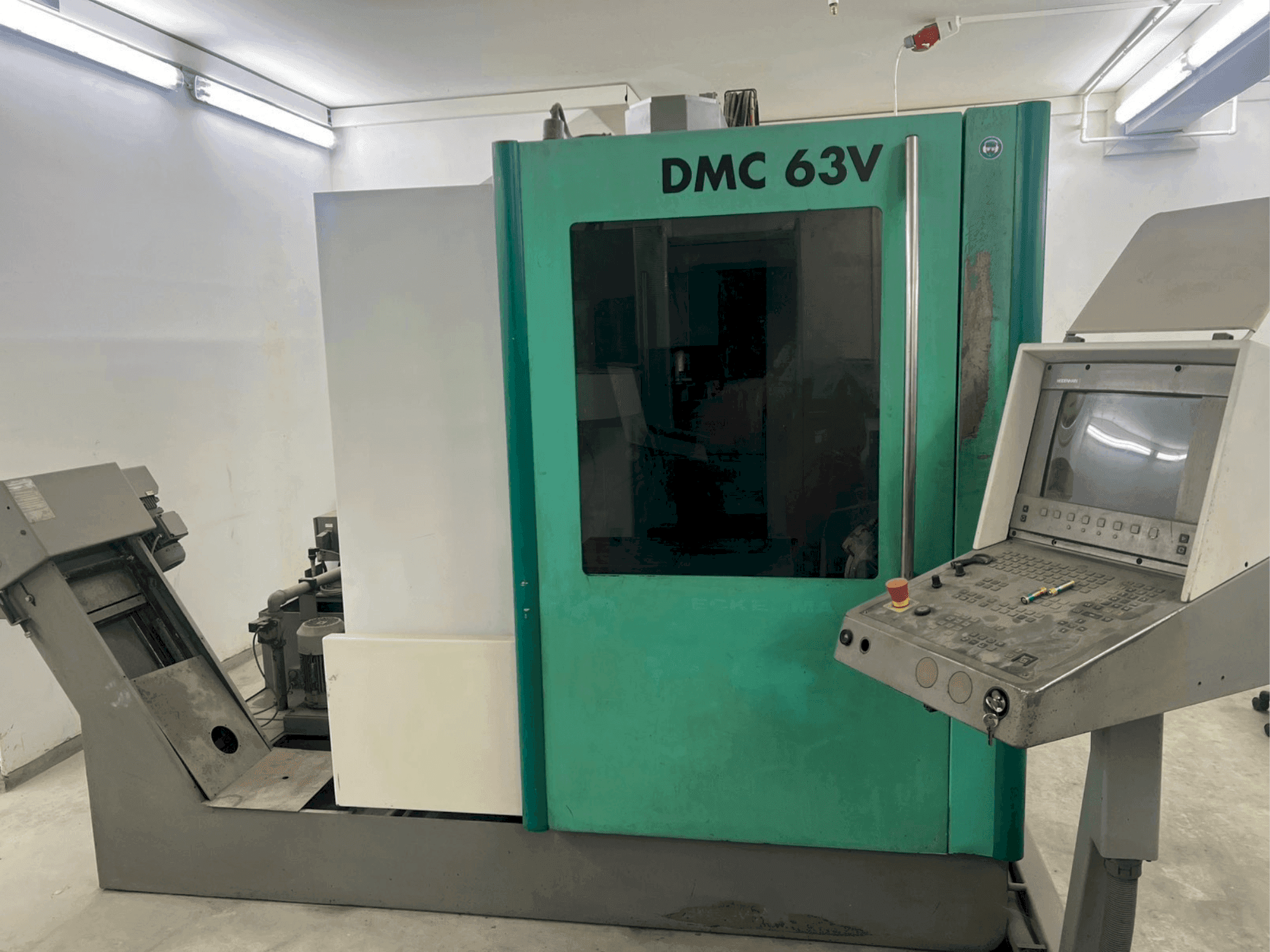 Vooraanzicht  van DECKEL MAHO DMC 63V  machine