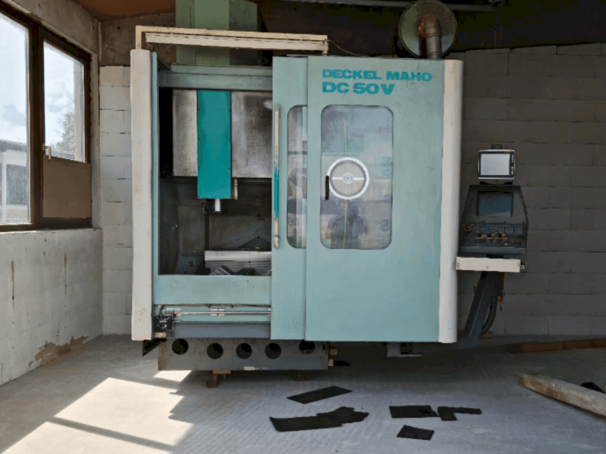 Vooraanzicht  van DECKEL MAHO DC 50 V  machine