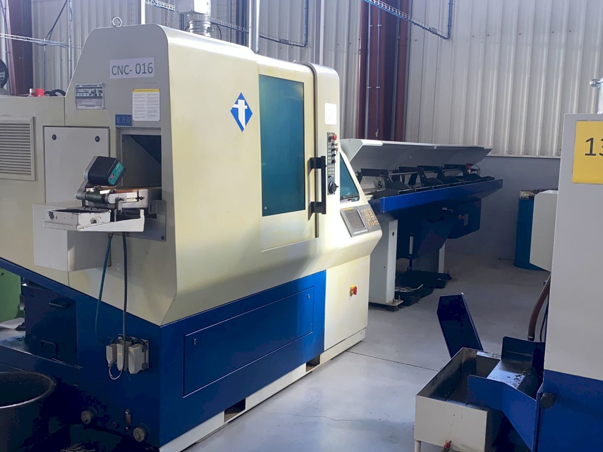 Vooraanzicht van Tornos DECO 20S machine