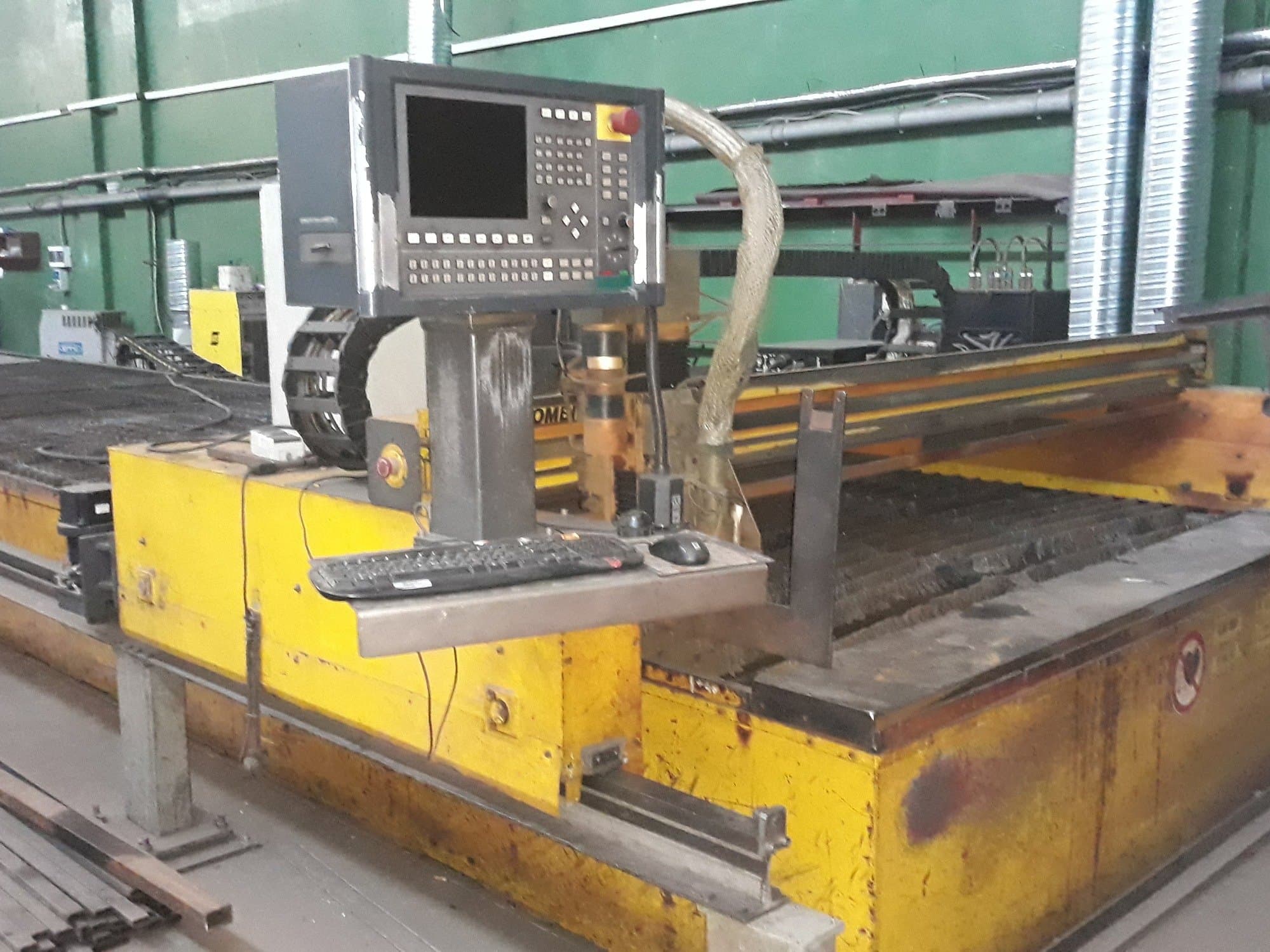 Vooraanzicht  van ESAB CXD-P 3000  machine