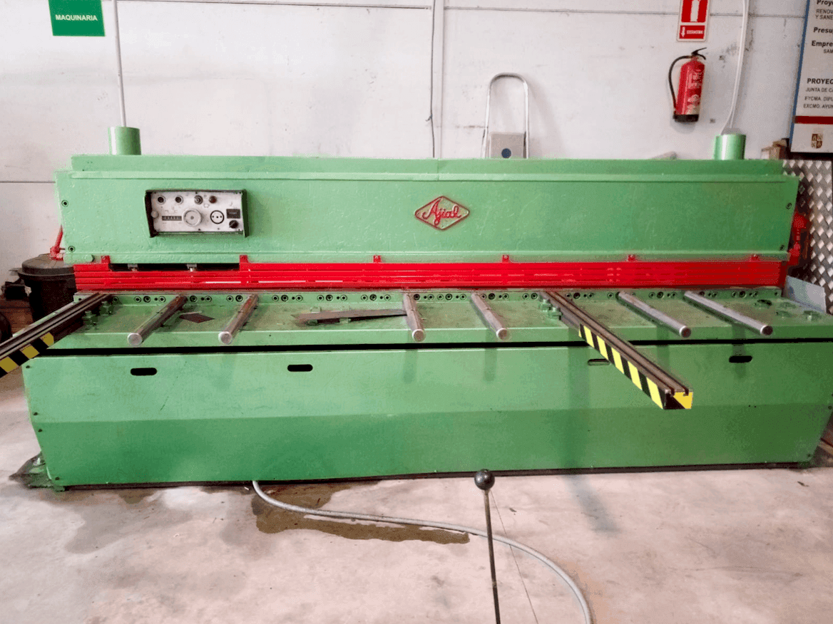 Vooraanzicht  van Ajial 630 CA  machine