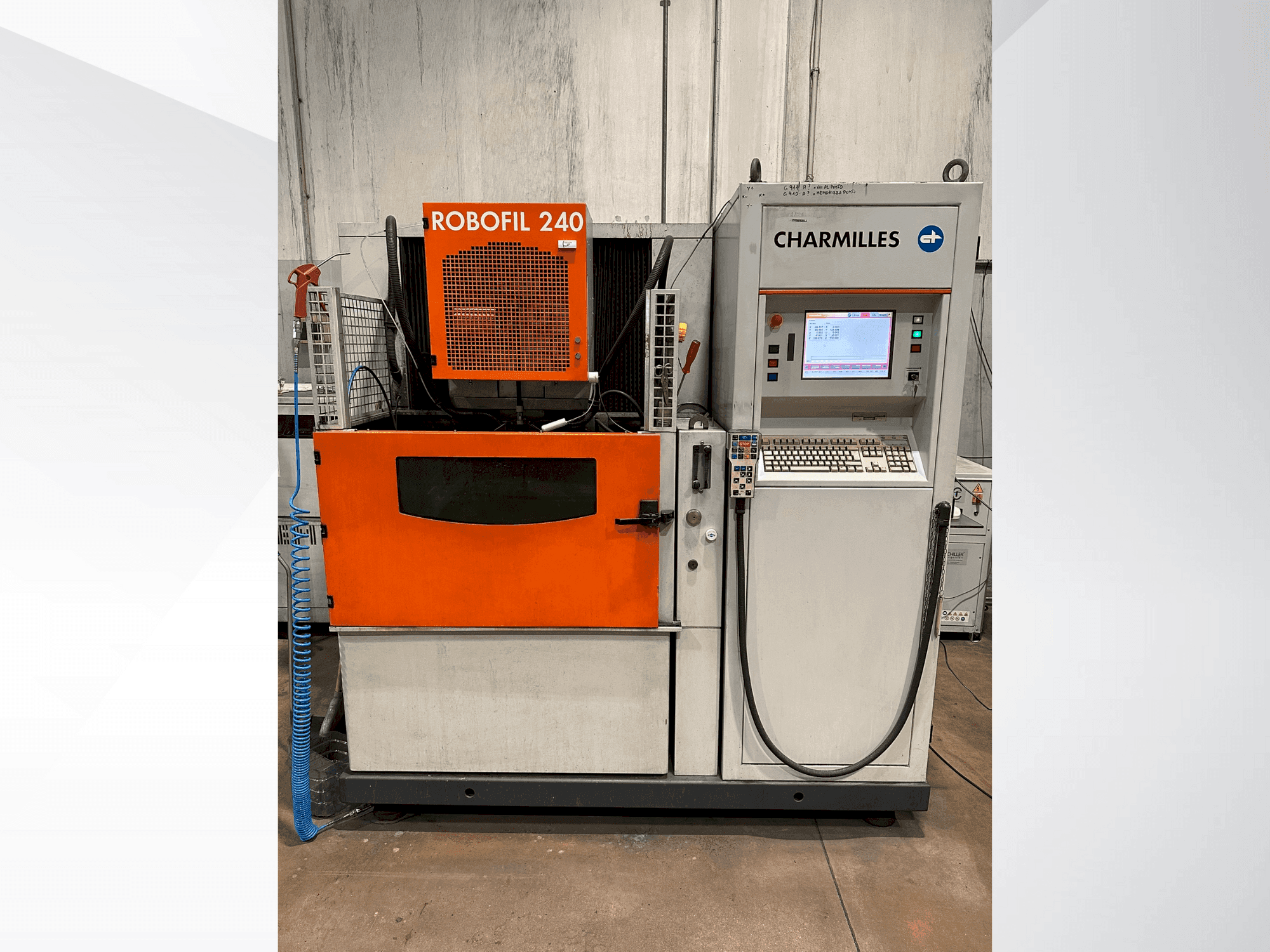 Vooraanzicht  van CHARMILLES Robofil 240  machine