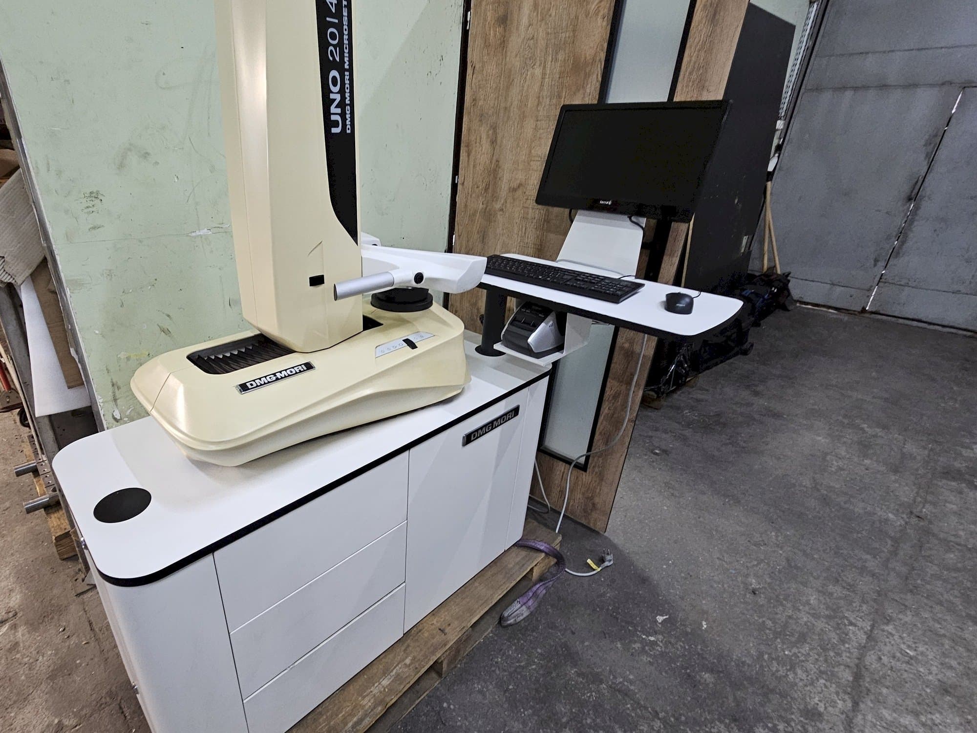 Vooraanzicht  van DMG MORI UNO 20/40  machine