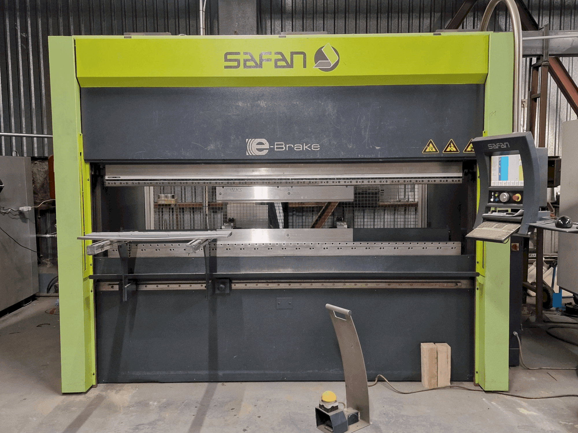 Vooraanzicht  van Safan E-Brake 80-2550-Ts3 Cnc  machine