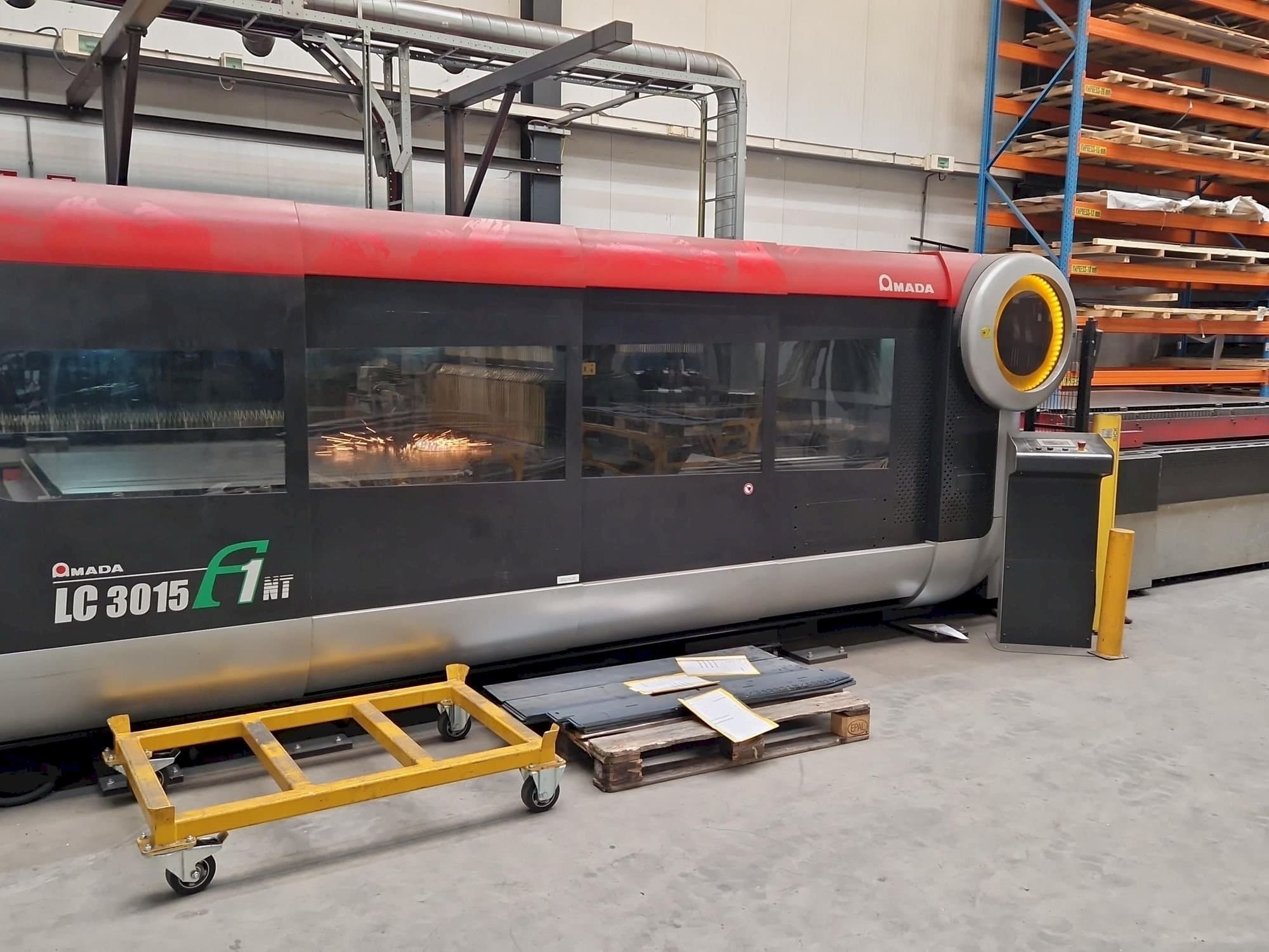 Vooraanzicht  van AMADA LC3015 F1 NT  machine