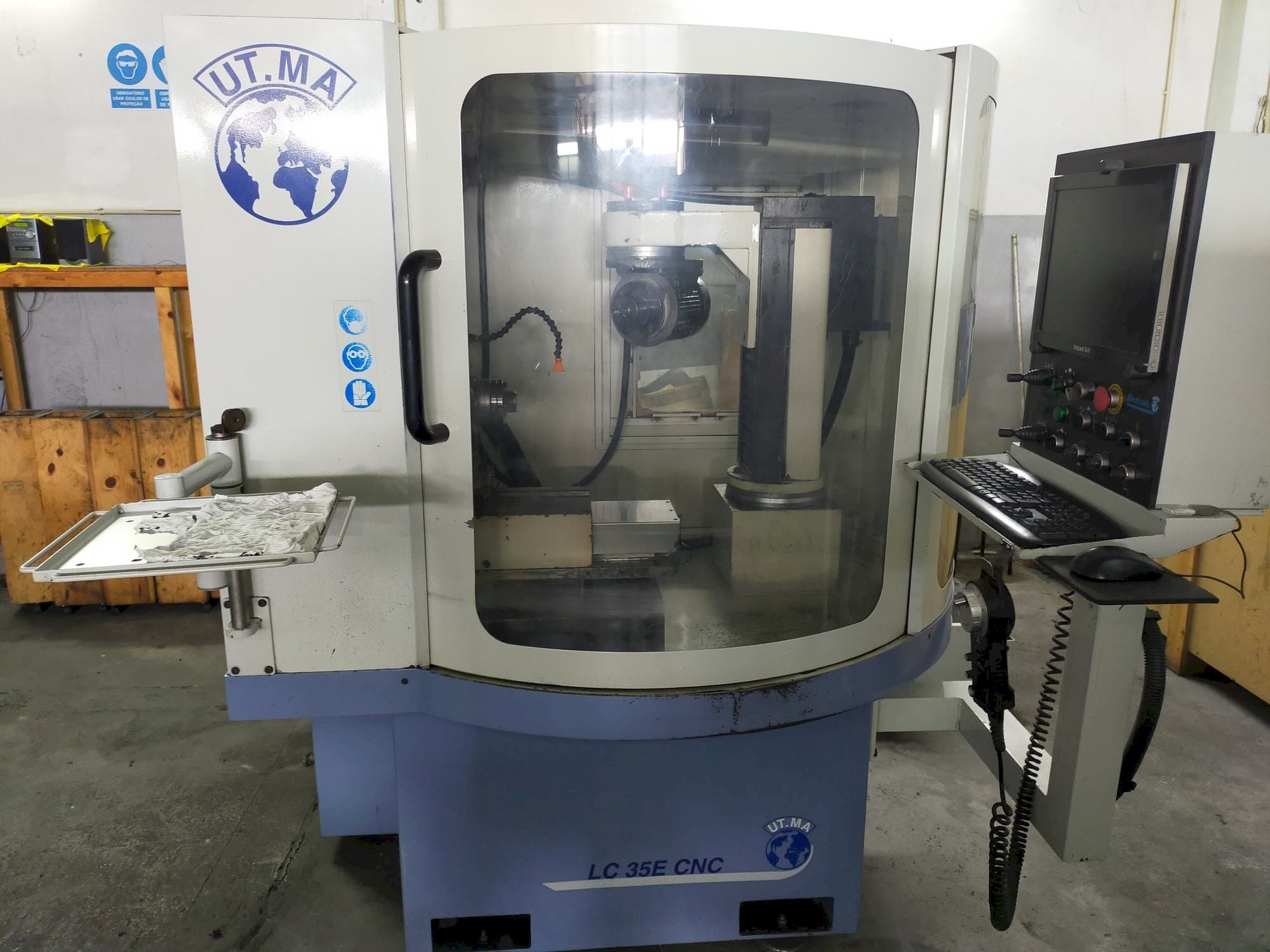 Vooraanzicht  van UT.MA LC 35E  machine