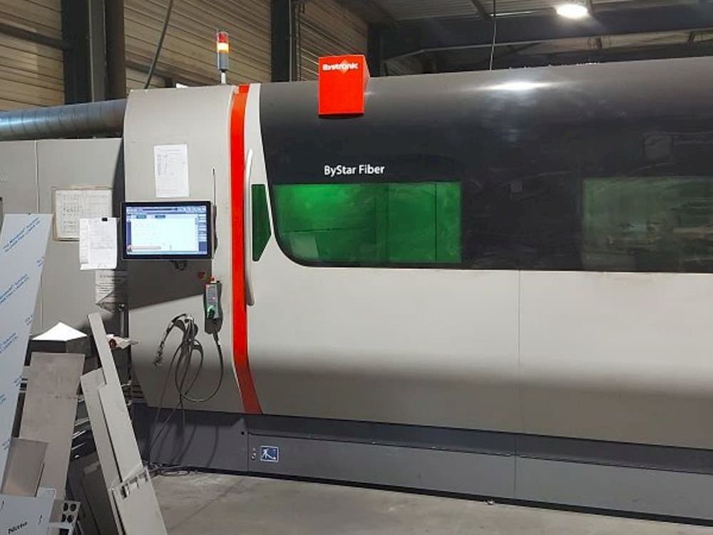 Vooraanzicht  van Bystronic Bystar fiber  machine