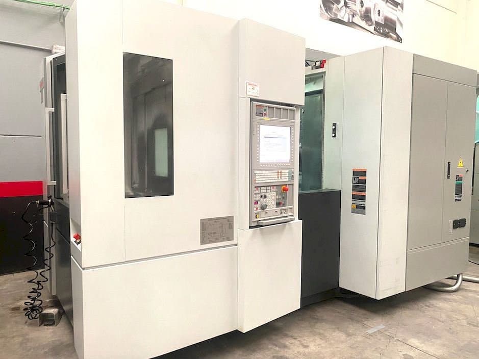Vooraanzicht  van MORI SEIKI NH 5000 DCG  machine