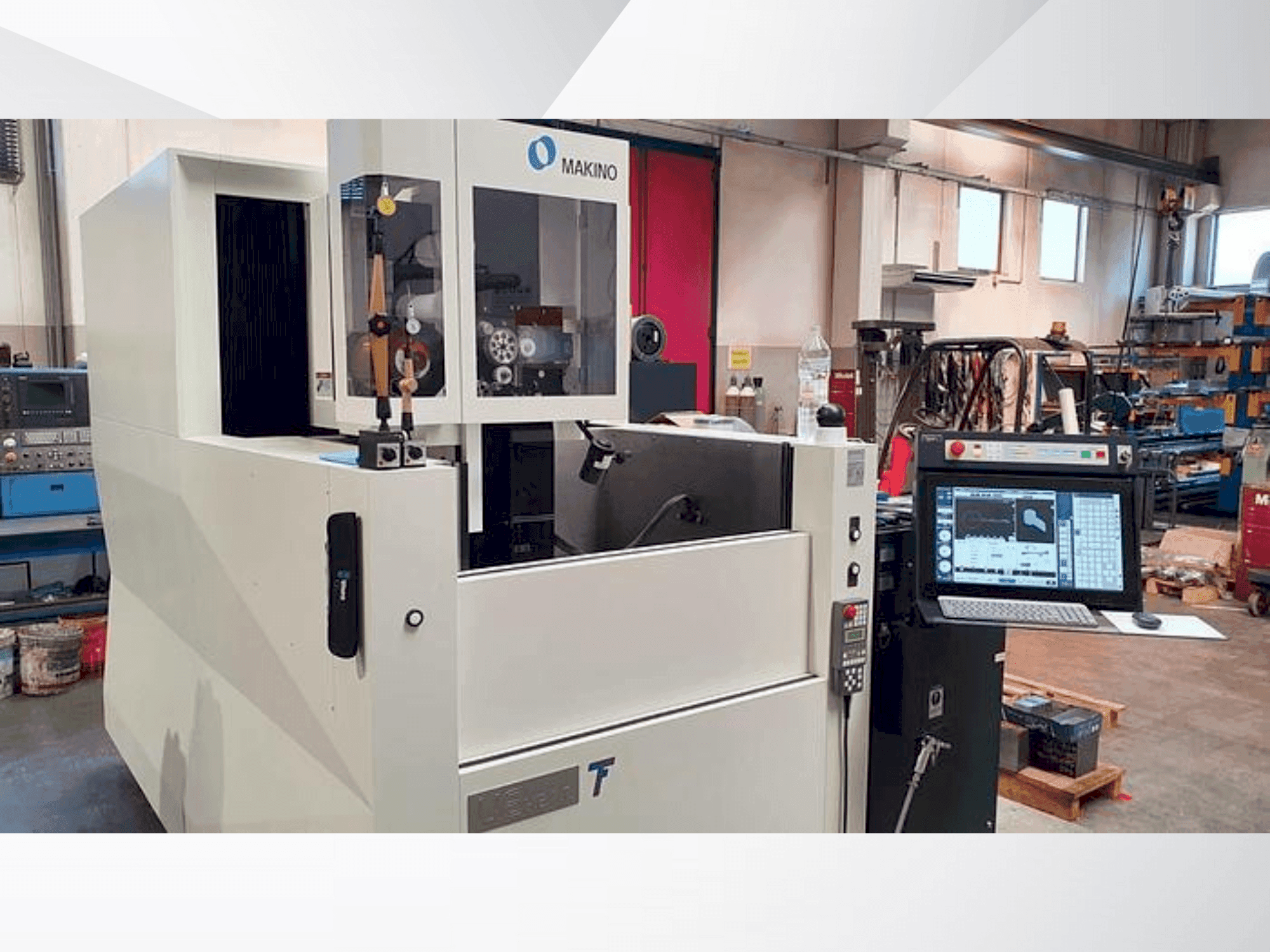 Vooraanzicht  van Makino U6 HEAT  machine