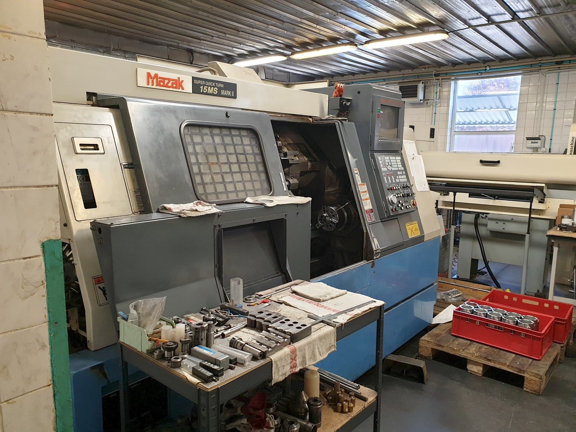 Vooraanzicht  van Mazak SQT 15MS  machine