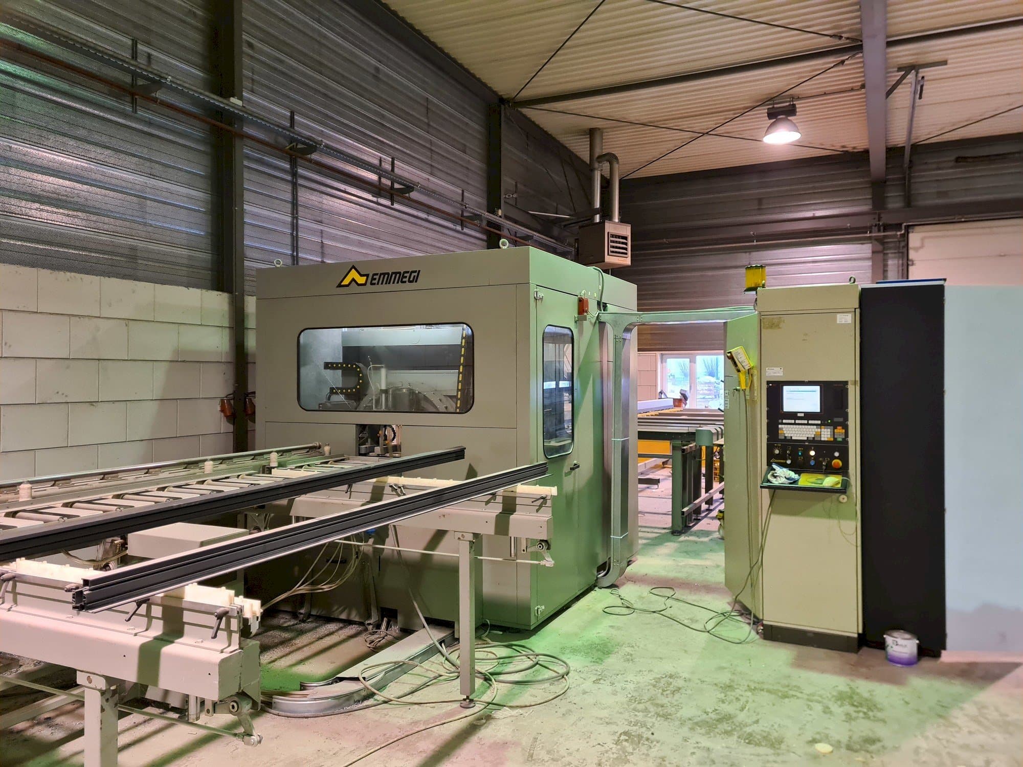 Vooraanzicht  van Emmegi Quadra  machine