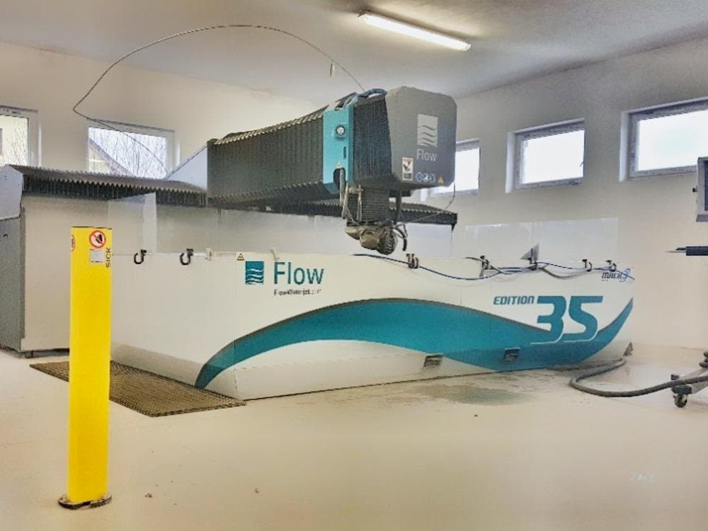 Vooraanzicht  van Flow MACH 3-4020b Edition 35  machine