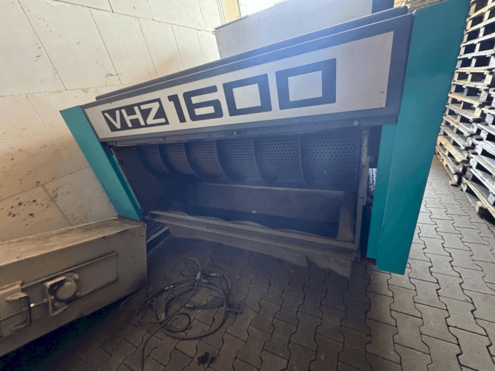 Vooraanzicht  van VECOPLAN VHZ 1600  machine