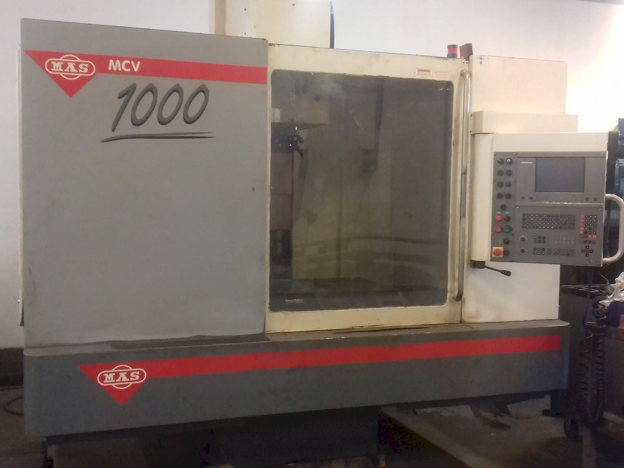 Vooraanzicht  van KOVOSVIT MAS MCV 1000 CNC  machine