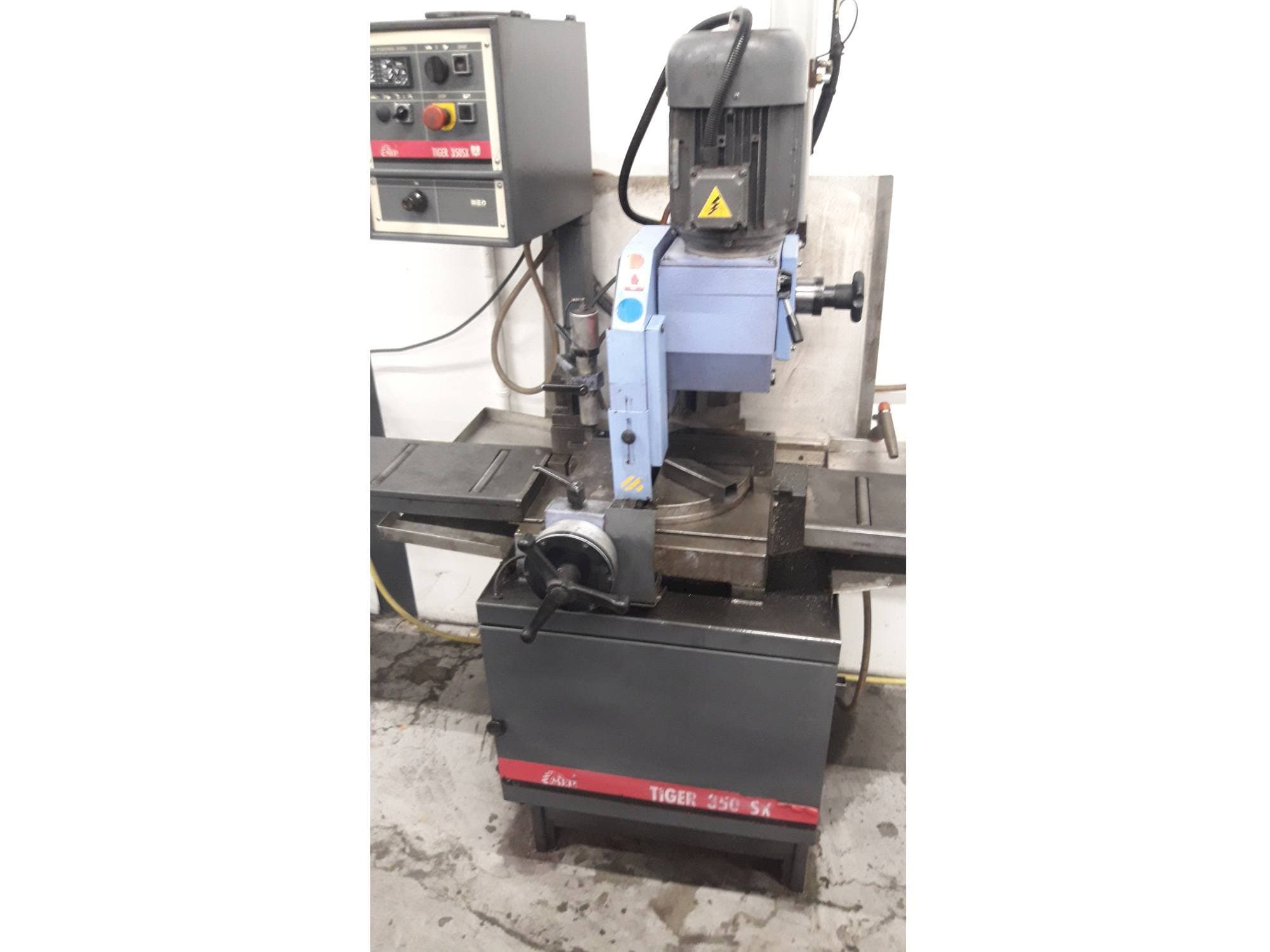 Vooraanzicht  van MEP TIGER 350SX  machine