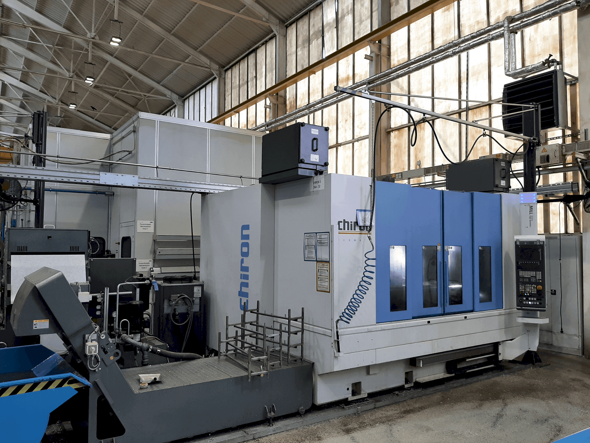 Vooraanzicht  van CHIRON Mill 2000 High Dynamics (2018)  machine