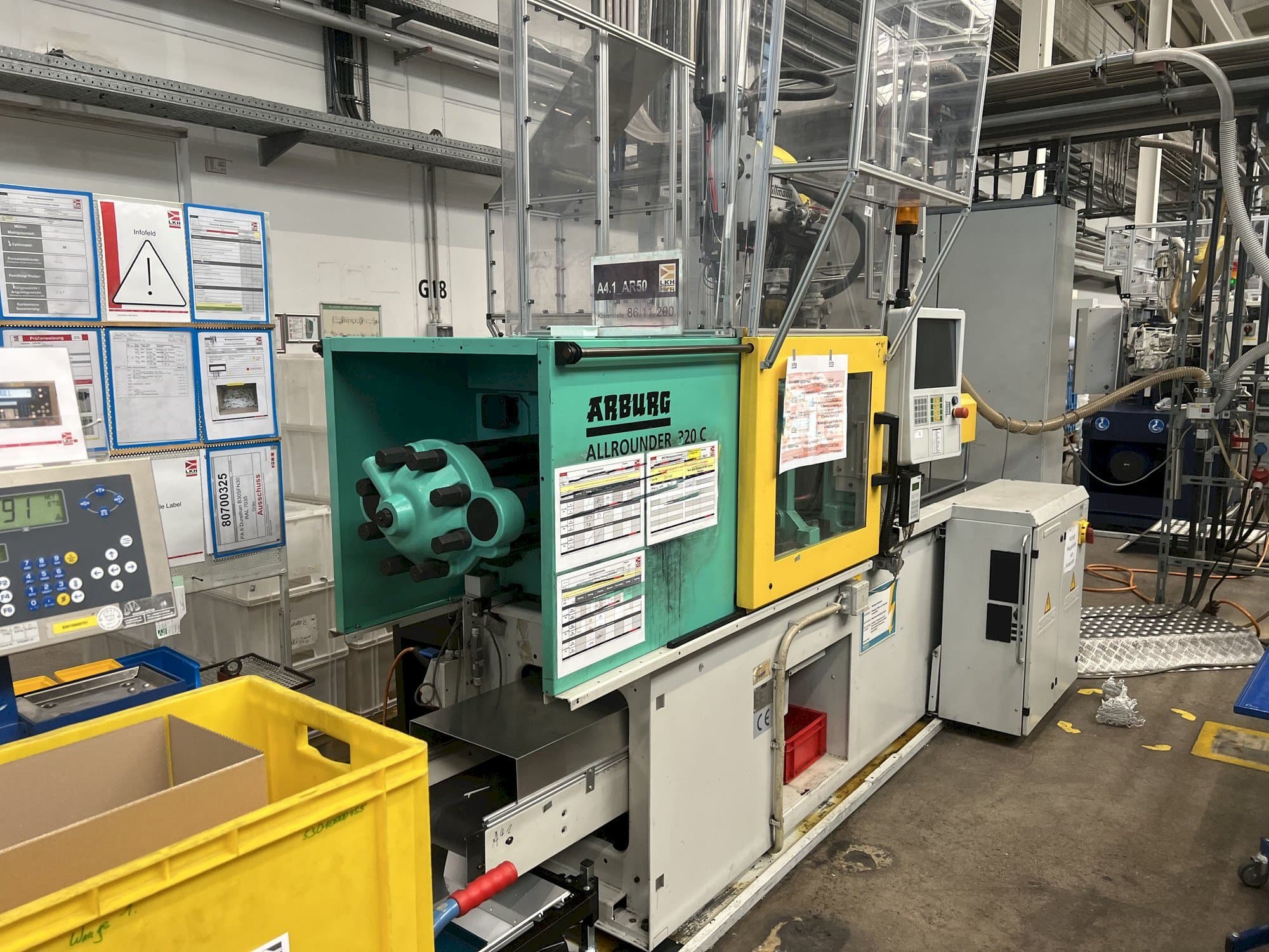 Linkerzijdeaanzicht  van Arburg Allrounder 320C 500 - 170  machine