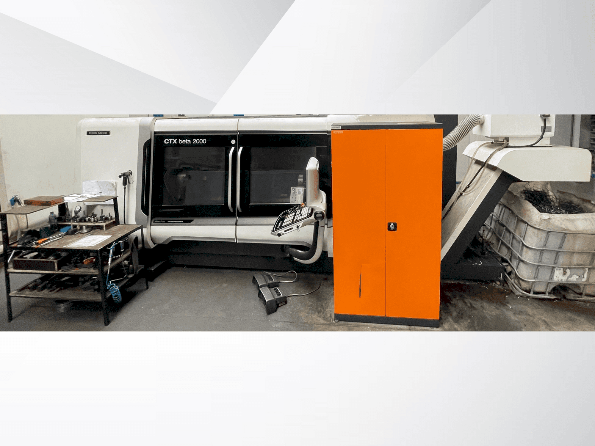 Vooraanzicht  van DMG MORI CTX 2000  machine