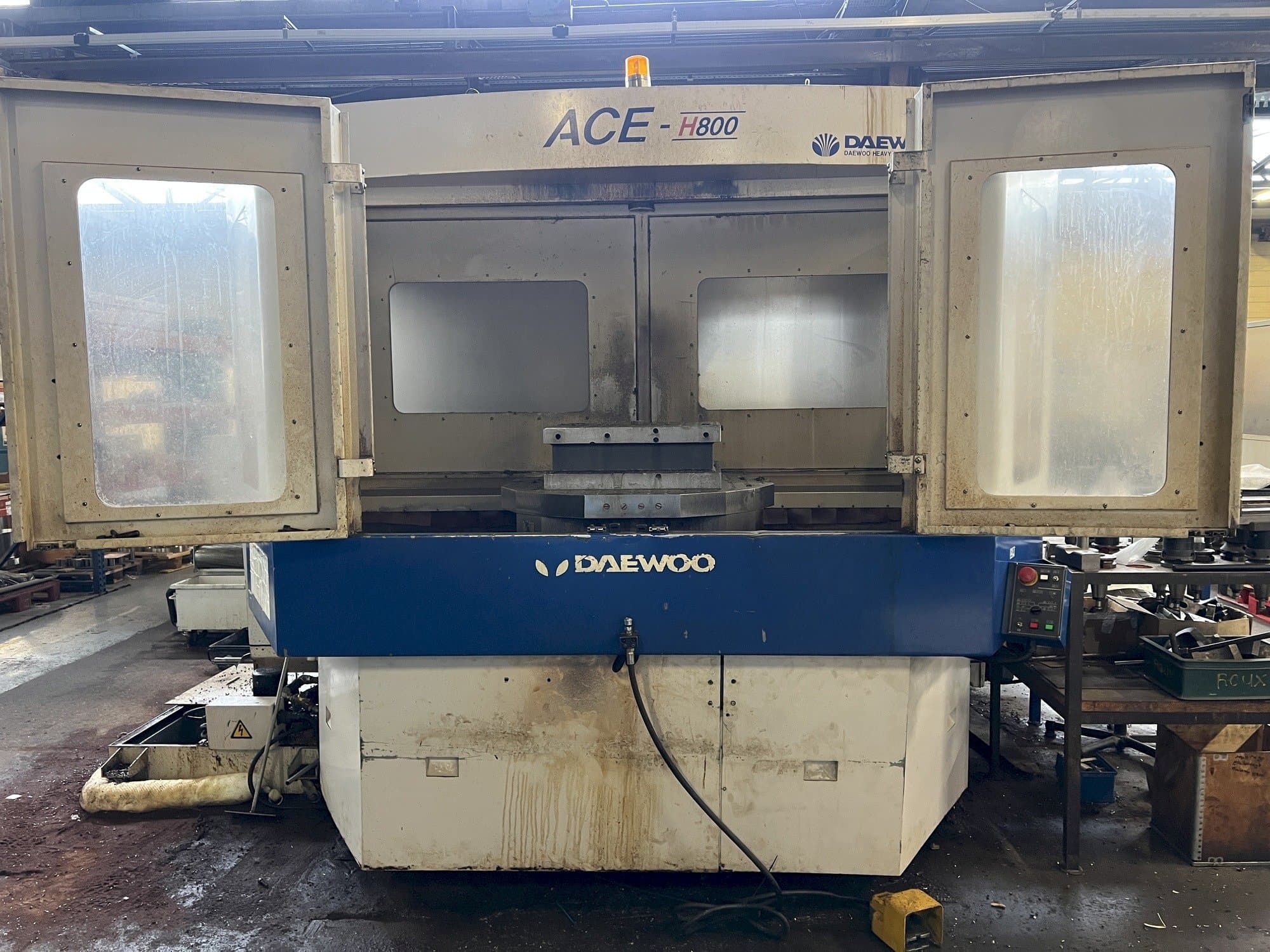 Vooraanzicht  van DAEWOO ACE H800  machine