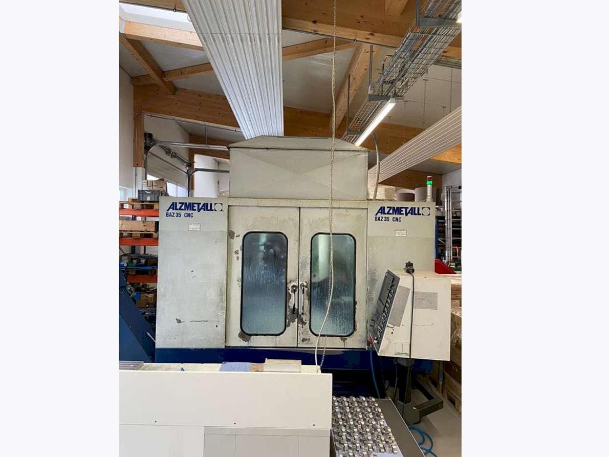Vooraanzicht van Alzmetall CNC BAZ 35 machine