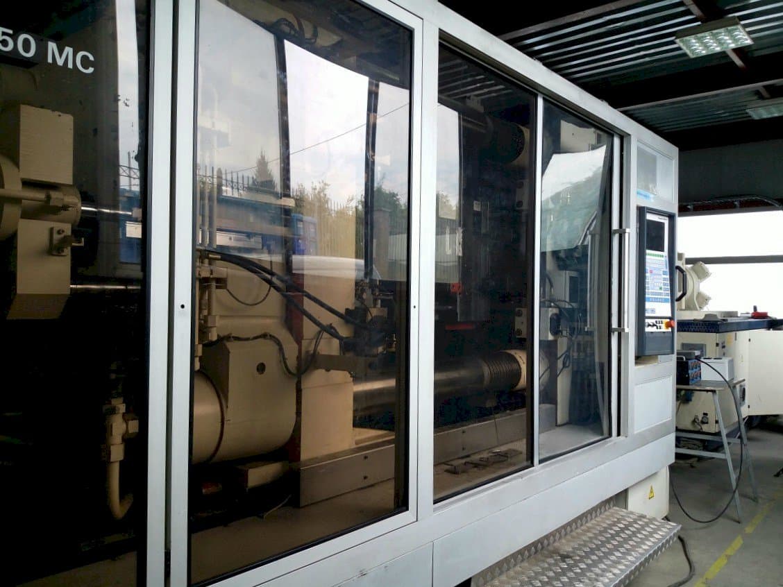 Vooraanzicht  van Krauss Maffei KM 800/1330 MC  machine