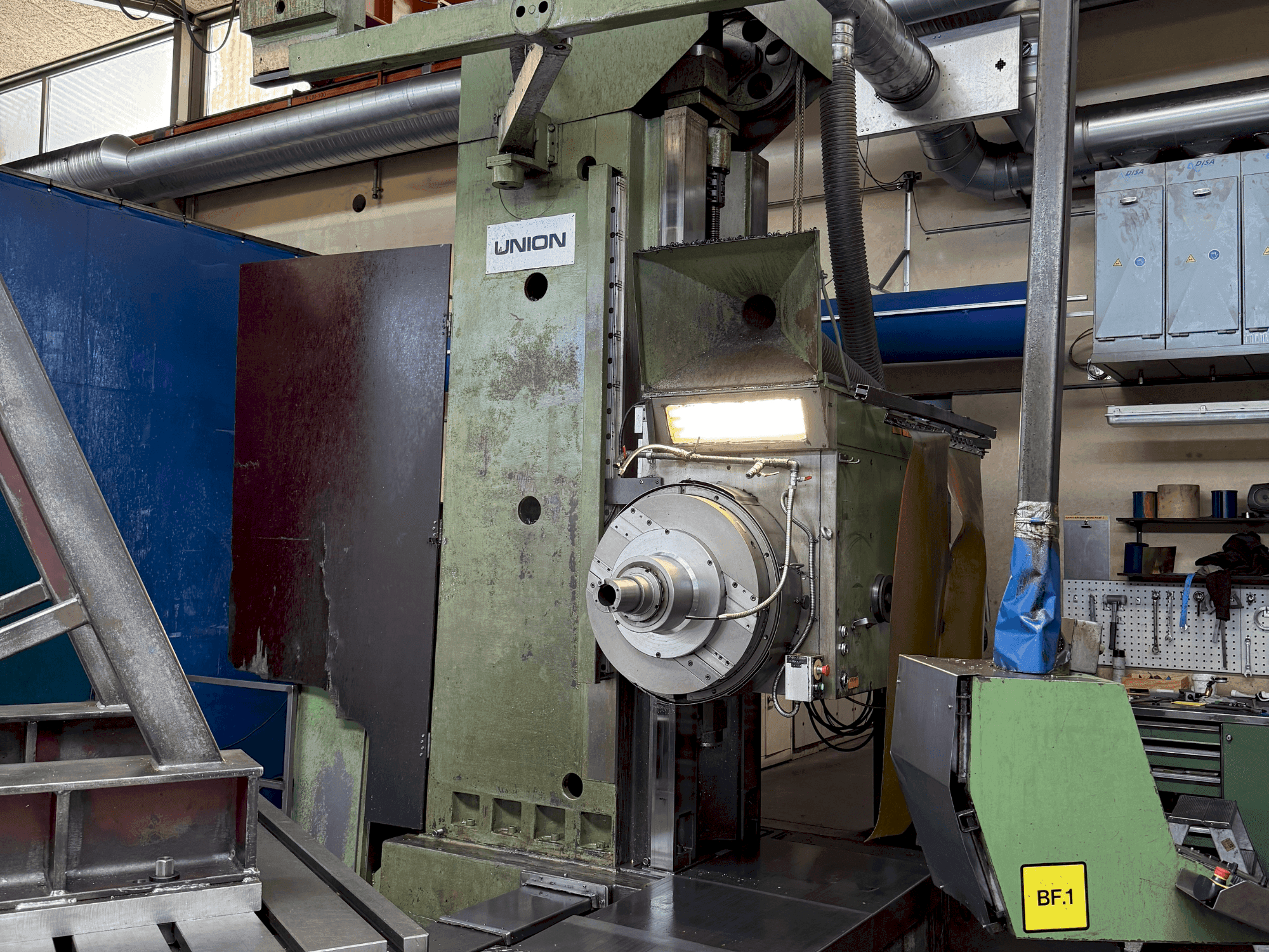 Vooraanzicht  van UNION BTF 110  machine