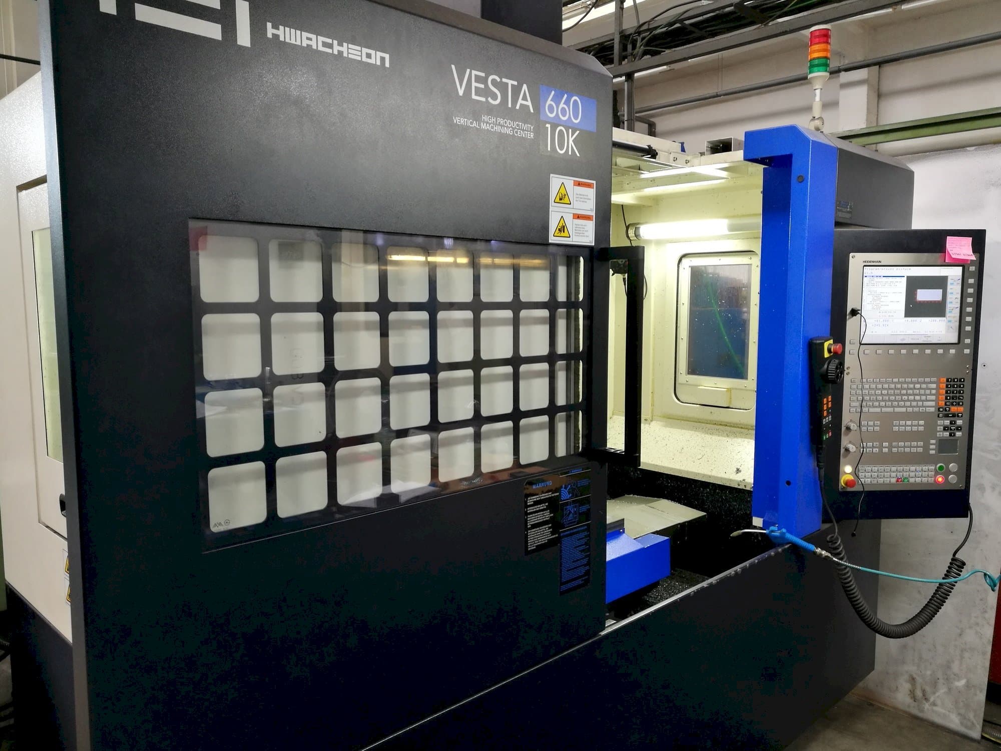 Vooraanzicht  van HWACHEON Vesta-600  machine