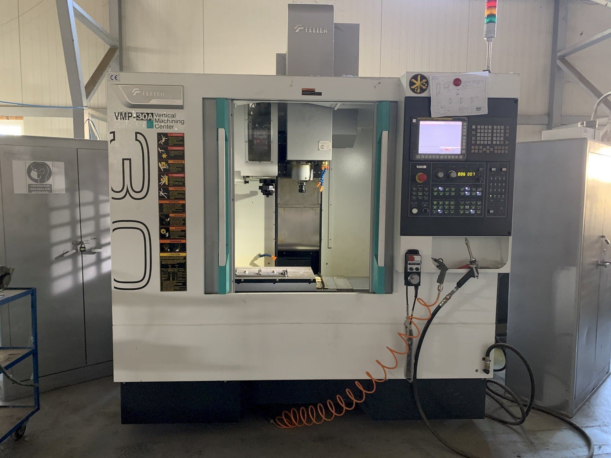 Vooraanzicht  van Feeler VMP 30  machine