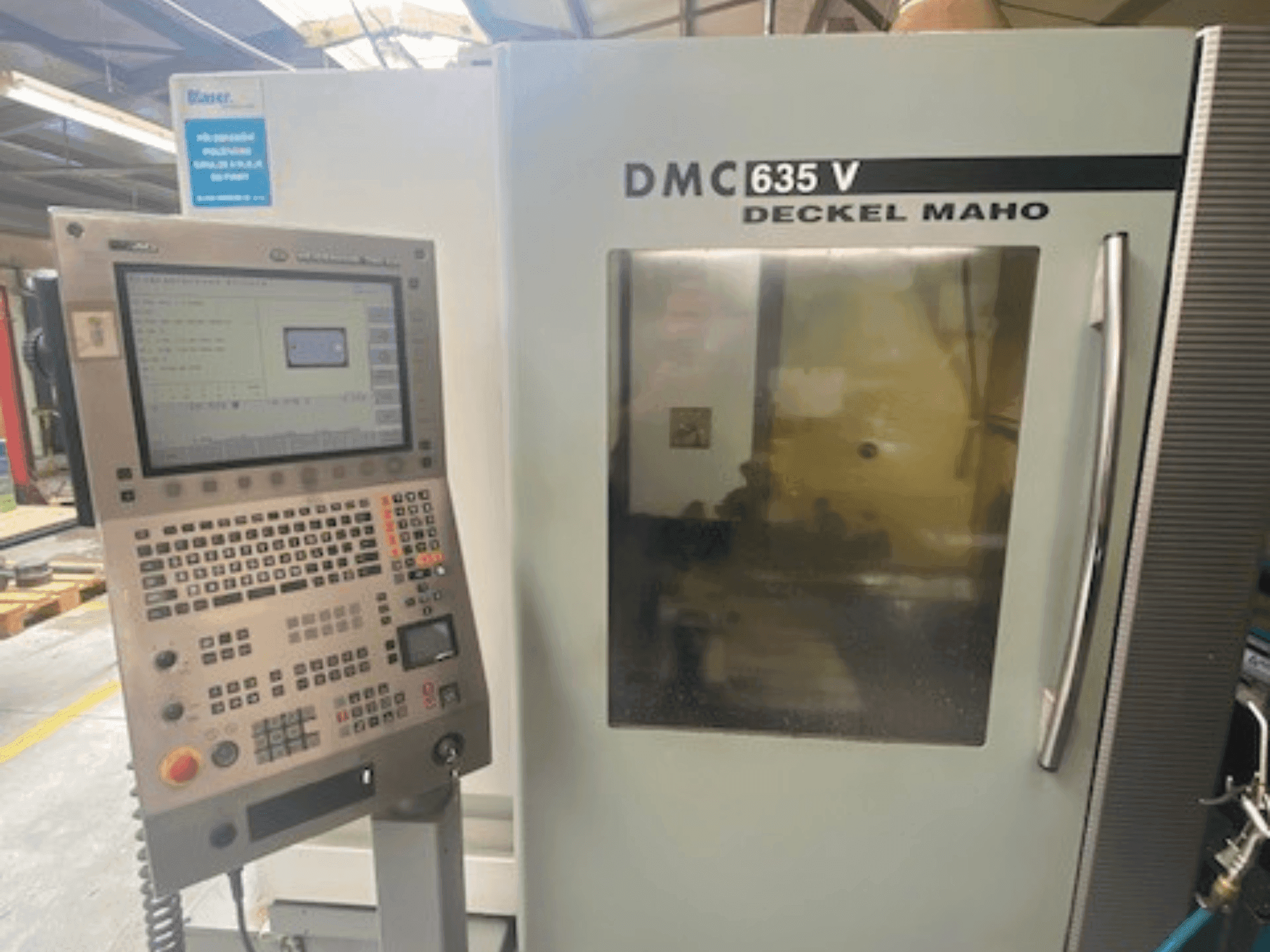 Vooraanzicht  van DMG DECKEL MAHO DMC 635V  machine