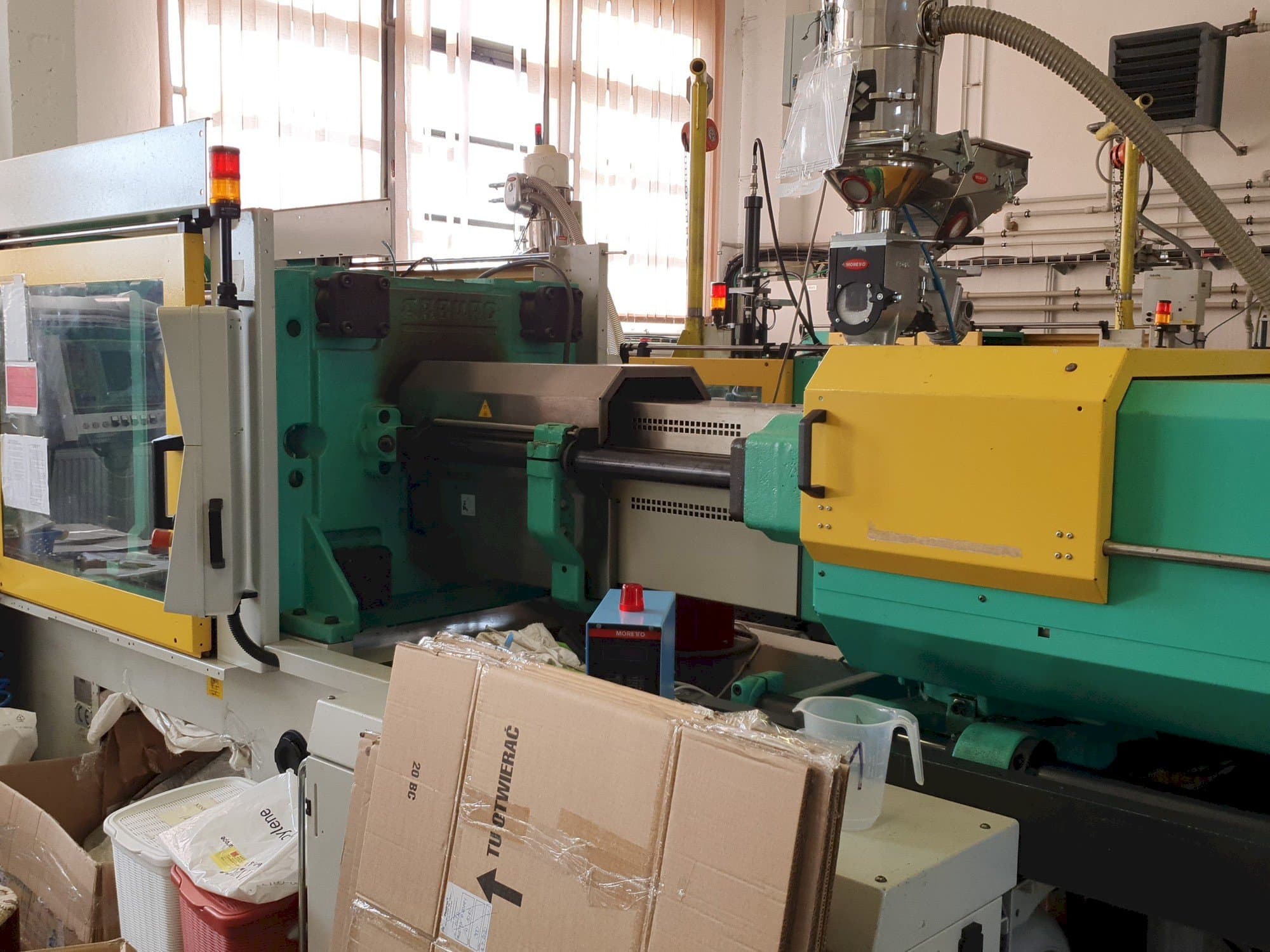 Vooraanzicht  van Arburg 570C 2200 - 1300  machine