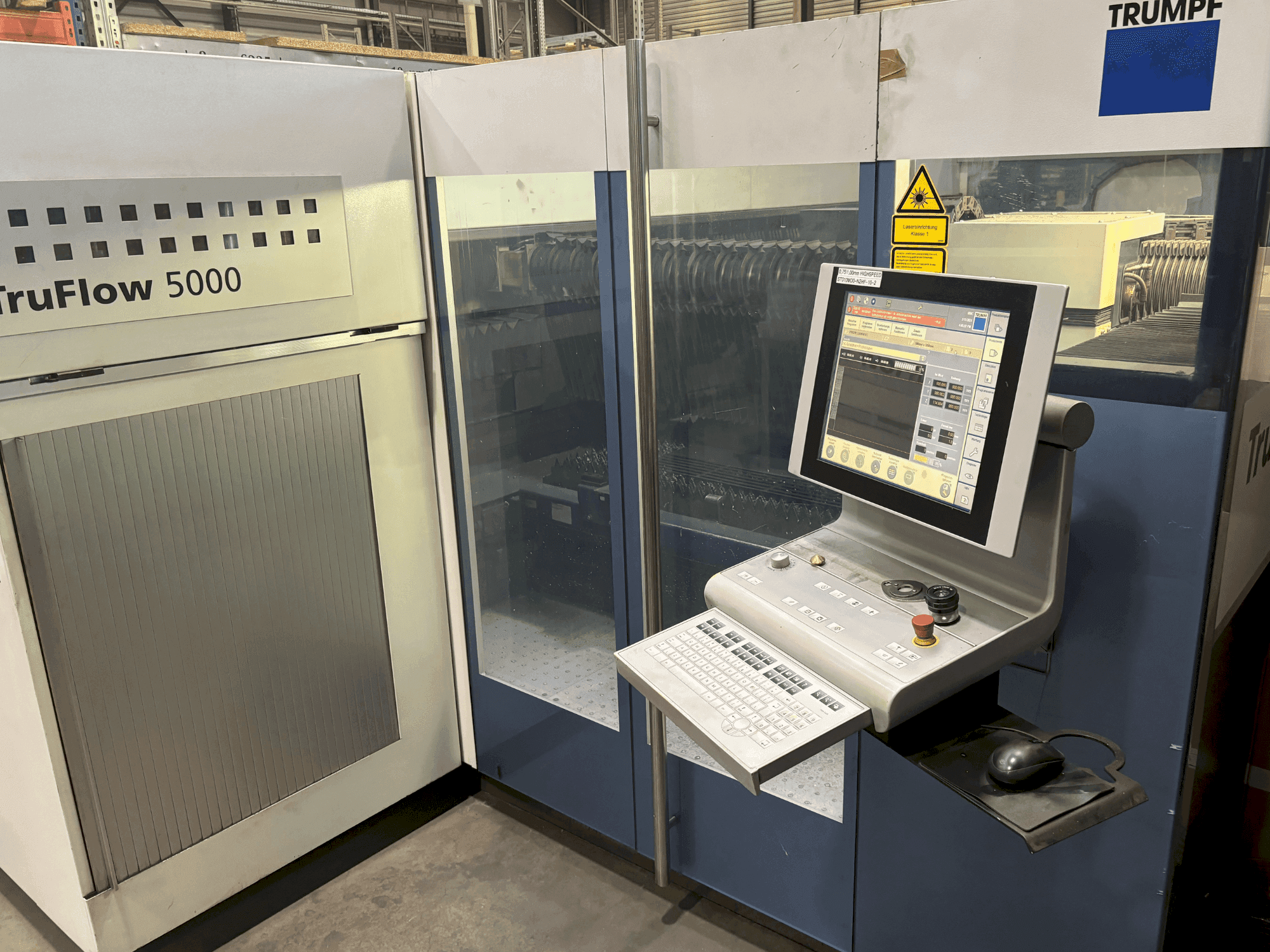 Vooraanzicht  van TRUMPF TruLaser 3030  machine