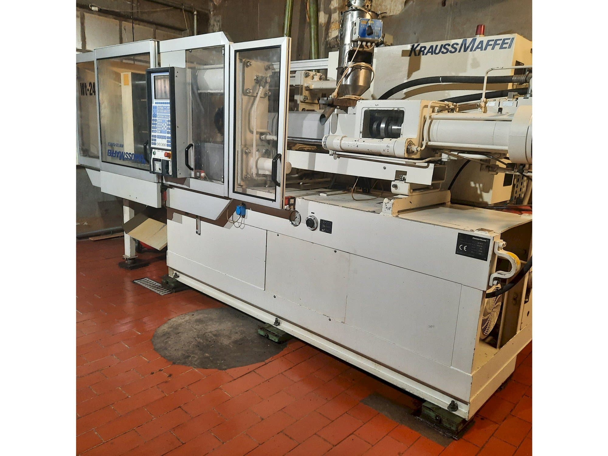 Vooraanzicht  van Krauss Maffei KM 125-520 C2  machine