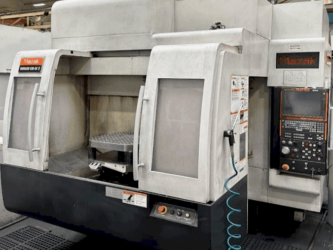 Vooraanzicht van Mazak Variaxis 630-5X II machine