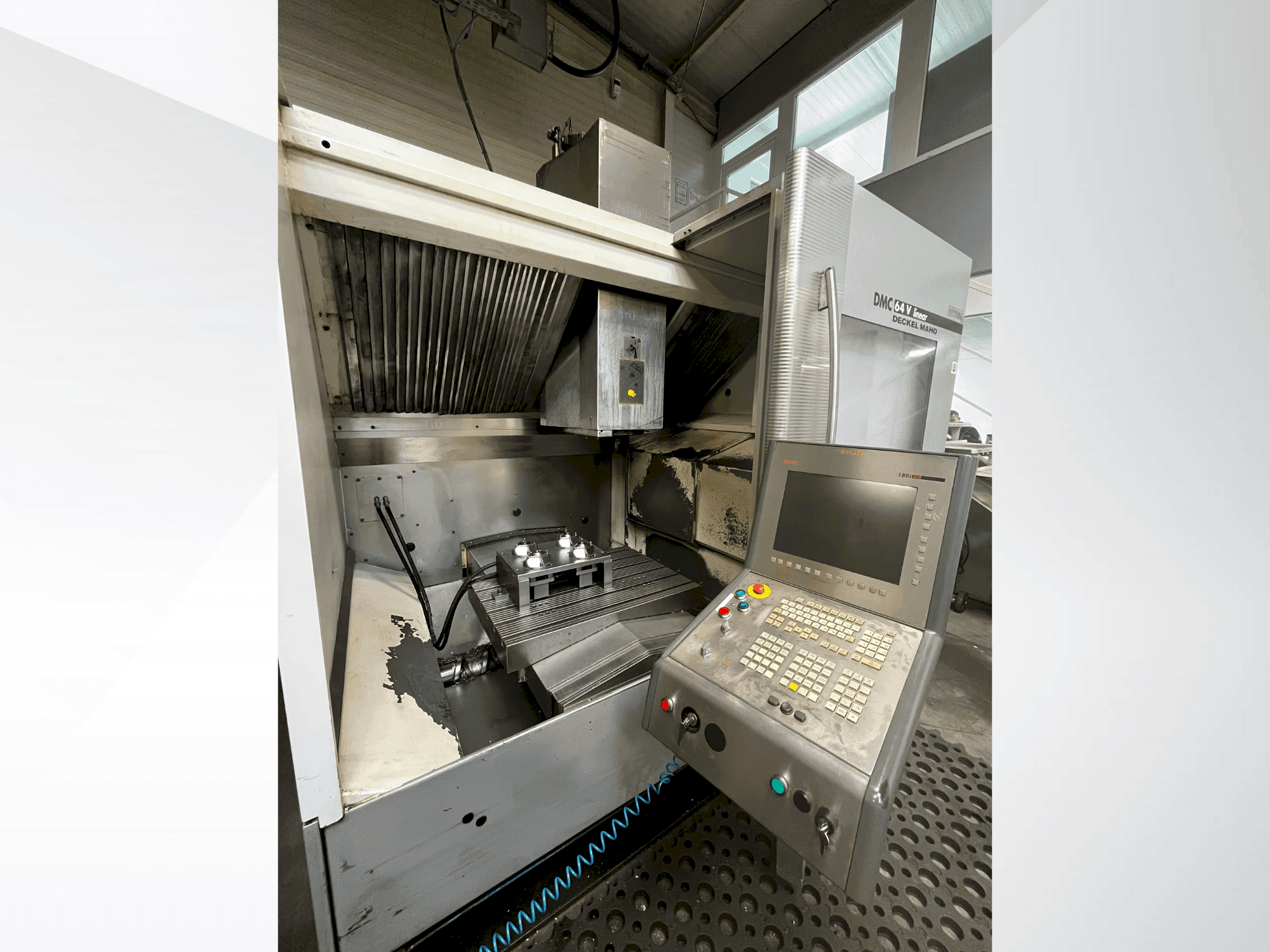 Vooraanzicht  van DMG DECKEL MAHO DMC 64V linear  machine