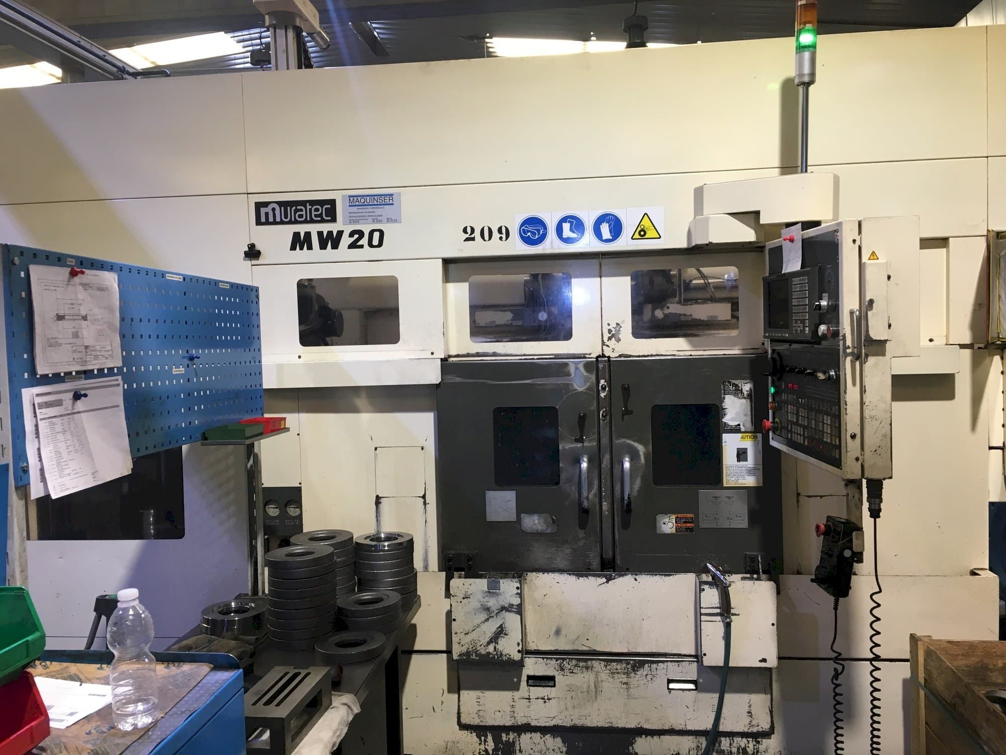 Vooraanzicht van Muratec MW20 machine