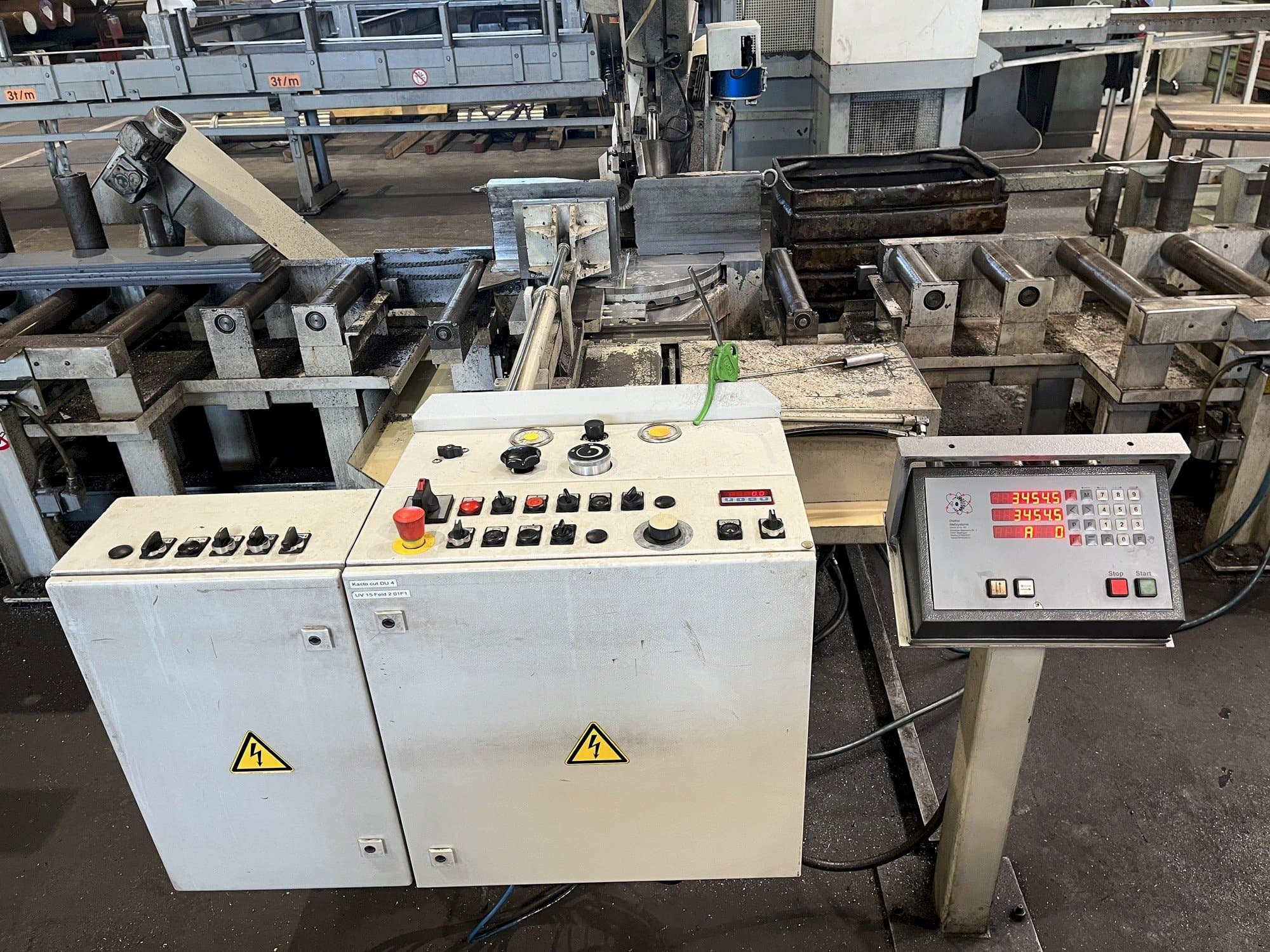 Vooraanzicht  van KASTO cut DU 4  machine