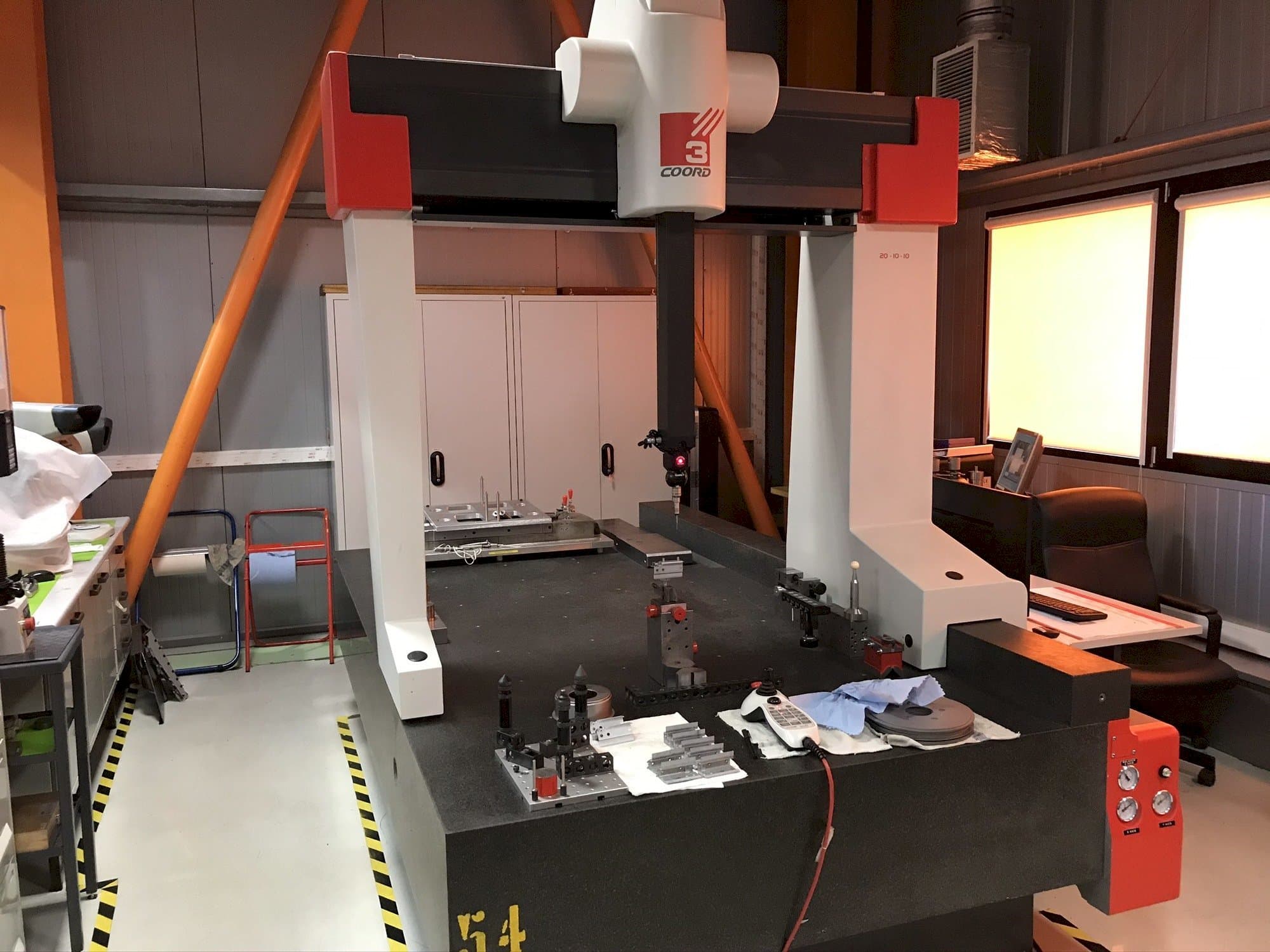 Vooraanzicht  van Coord3 MC16 20-10-10  machine