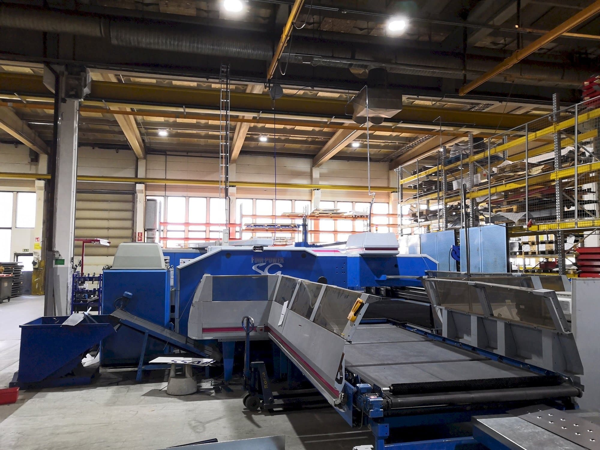 Vooraanzicht  van Finn-Power SG6  machine