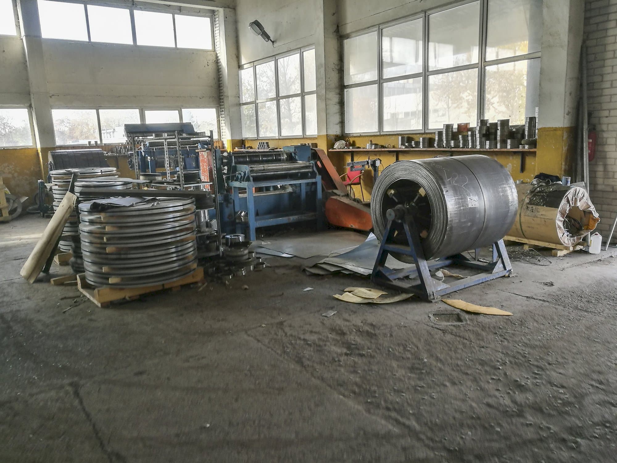 Links zicht  van BRODPOL LTs 1300/3 machine