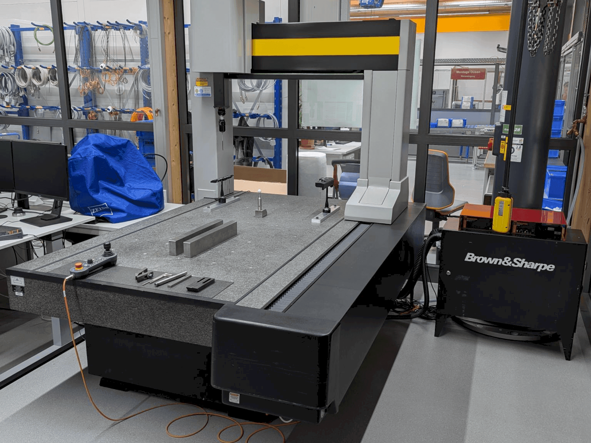 Vooraanzicht  van BROWN & SHARPE Chameleon  machine